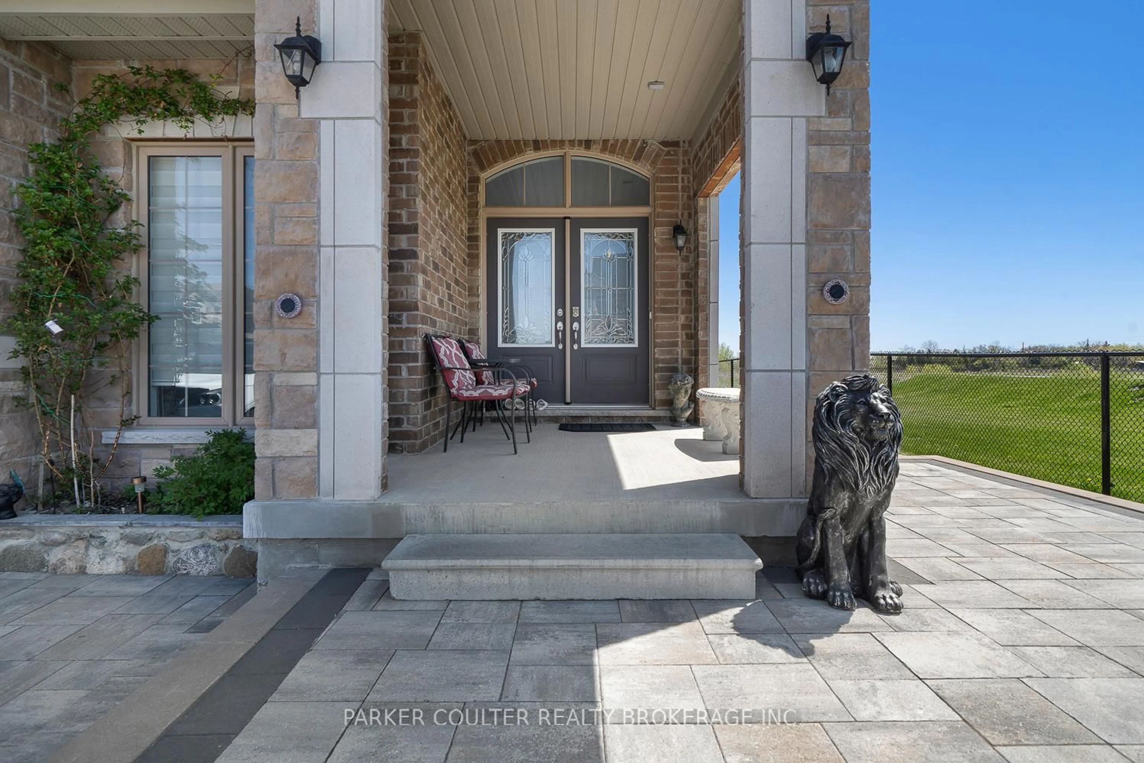 Indoor entryway for 1601 Emberton Way, Innisfil Ontario L9S 0N4