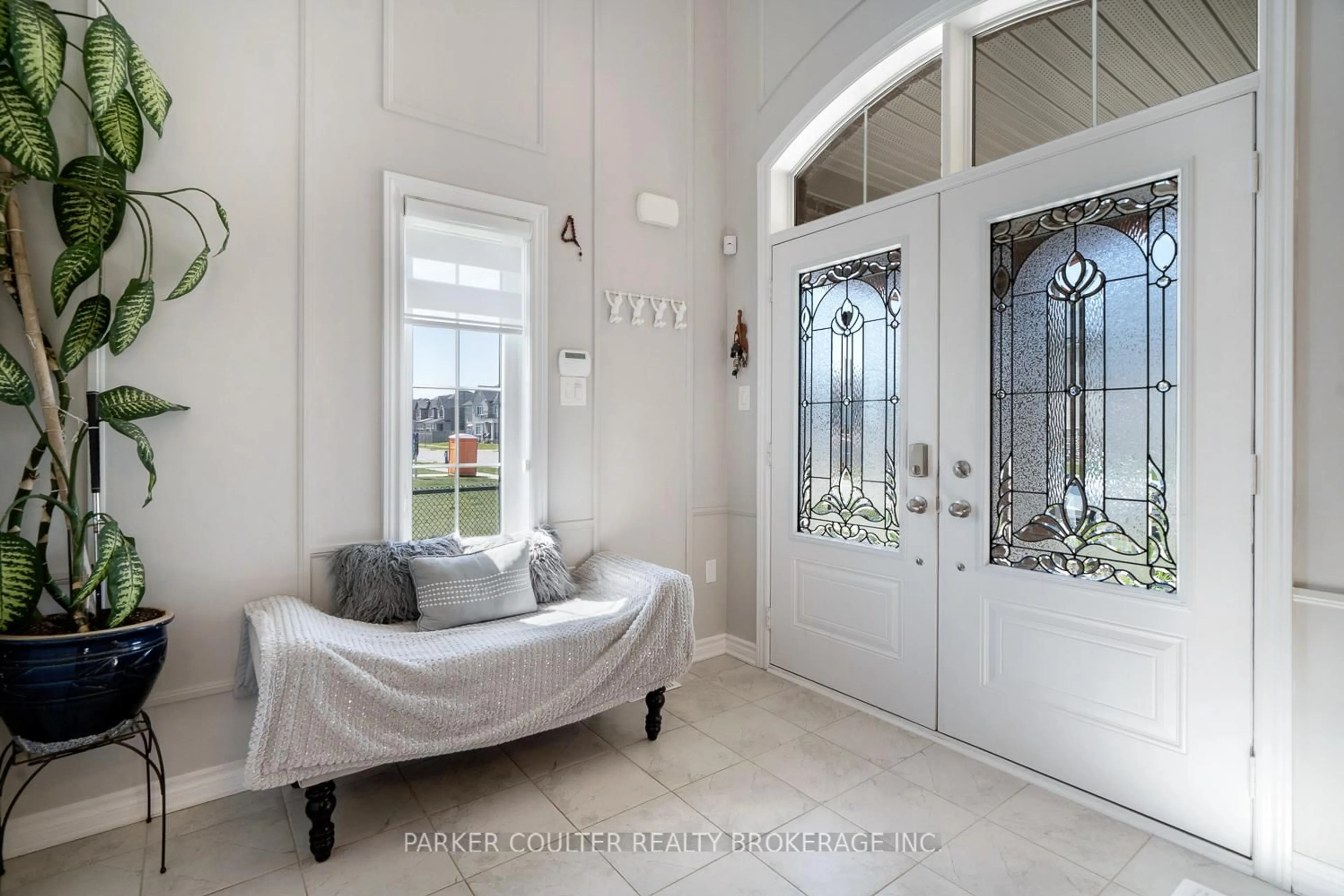Indoor entryway for 1601 Emberton Way, Innisfil Ontario L9S 0N4