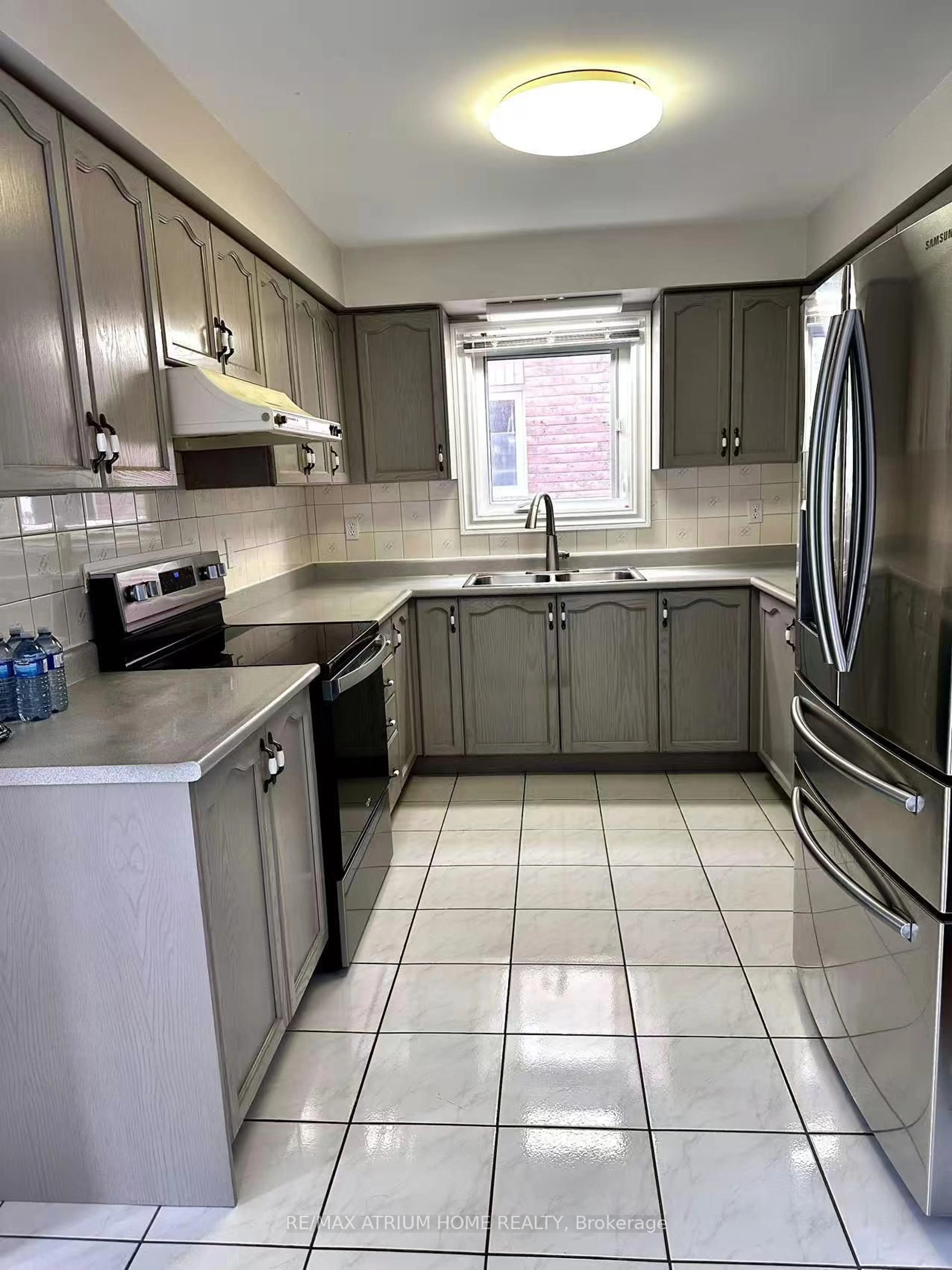 Standard kitchen, ceramic/tile floor for 183 Hertford Cres, Markham Ontario L3S 3R3