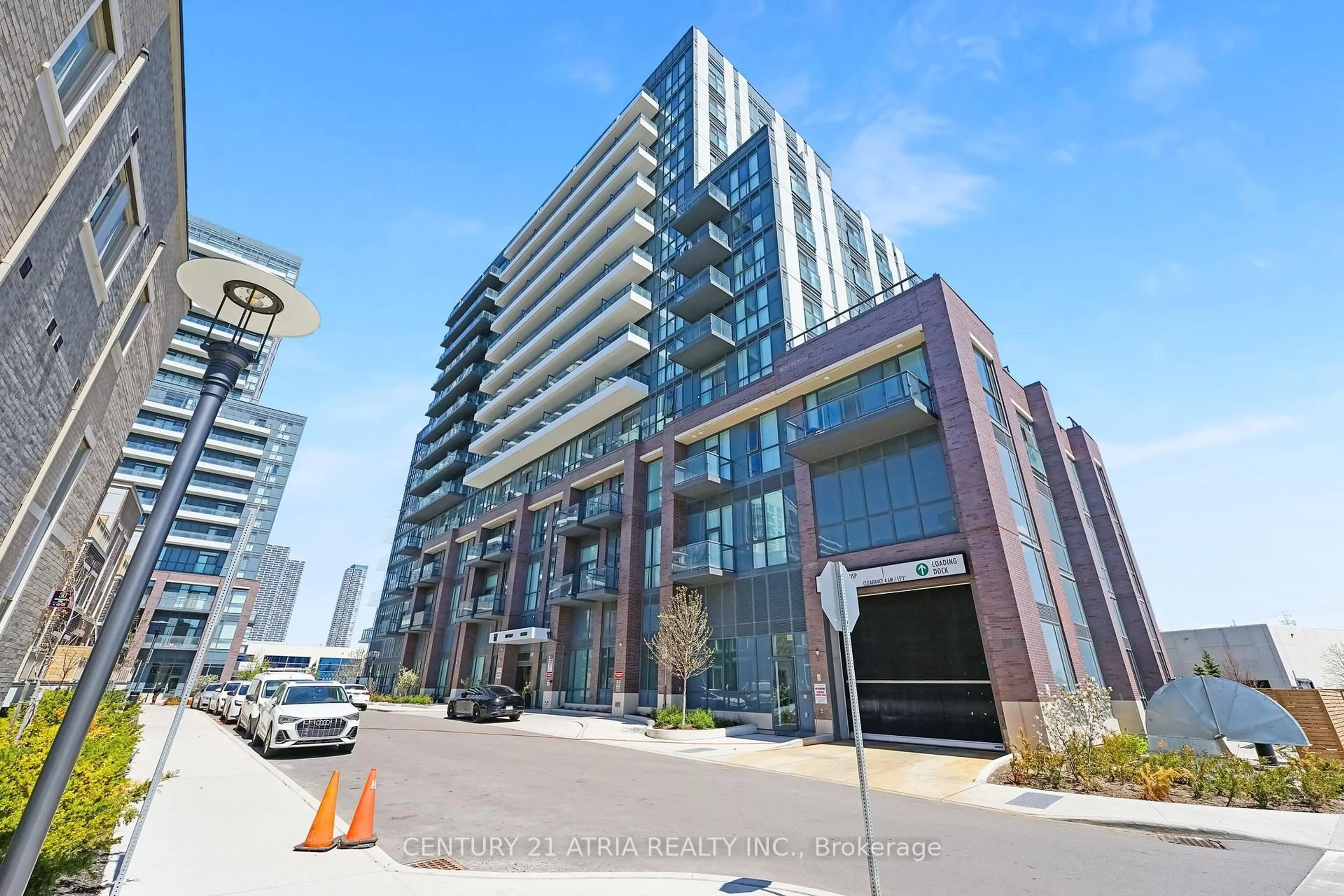 Indoor foyer for 60 Honeycrisp Cres #819, Vaughan Ontario L4K 0N5
