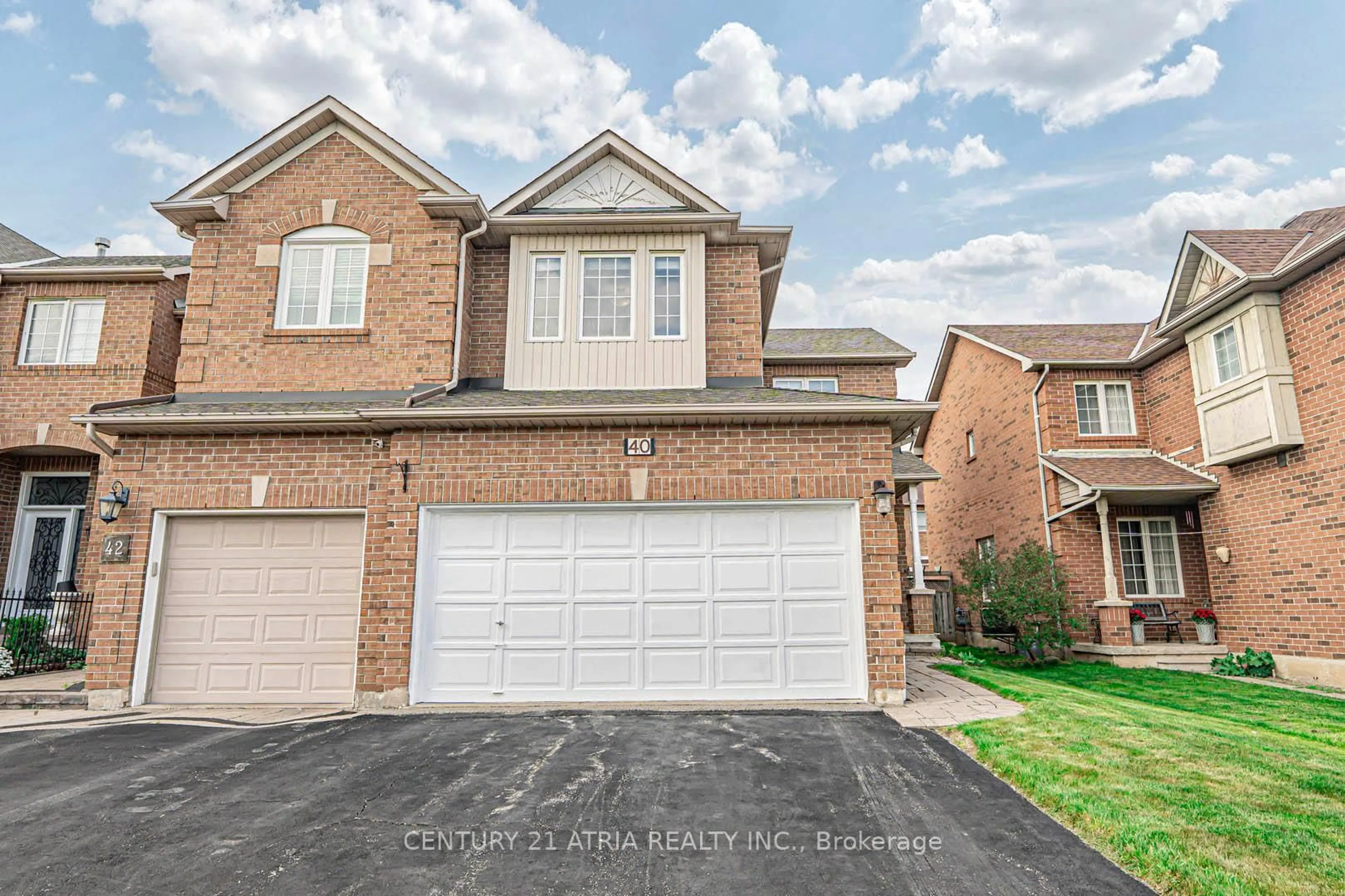 Home with brick exterior material, street for 40 Nottingham Dr, Richmond Hill Ontario L4S 1Z6