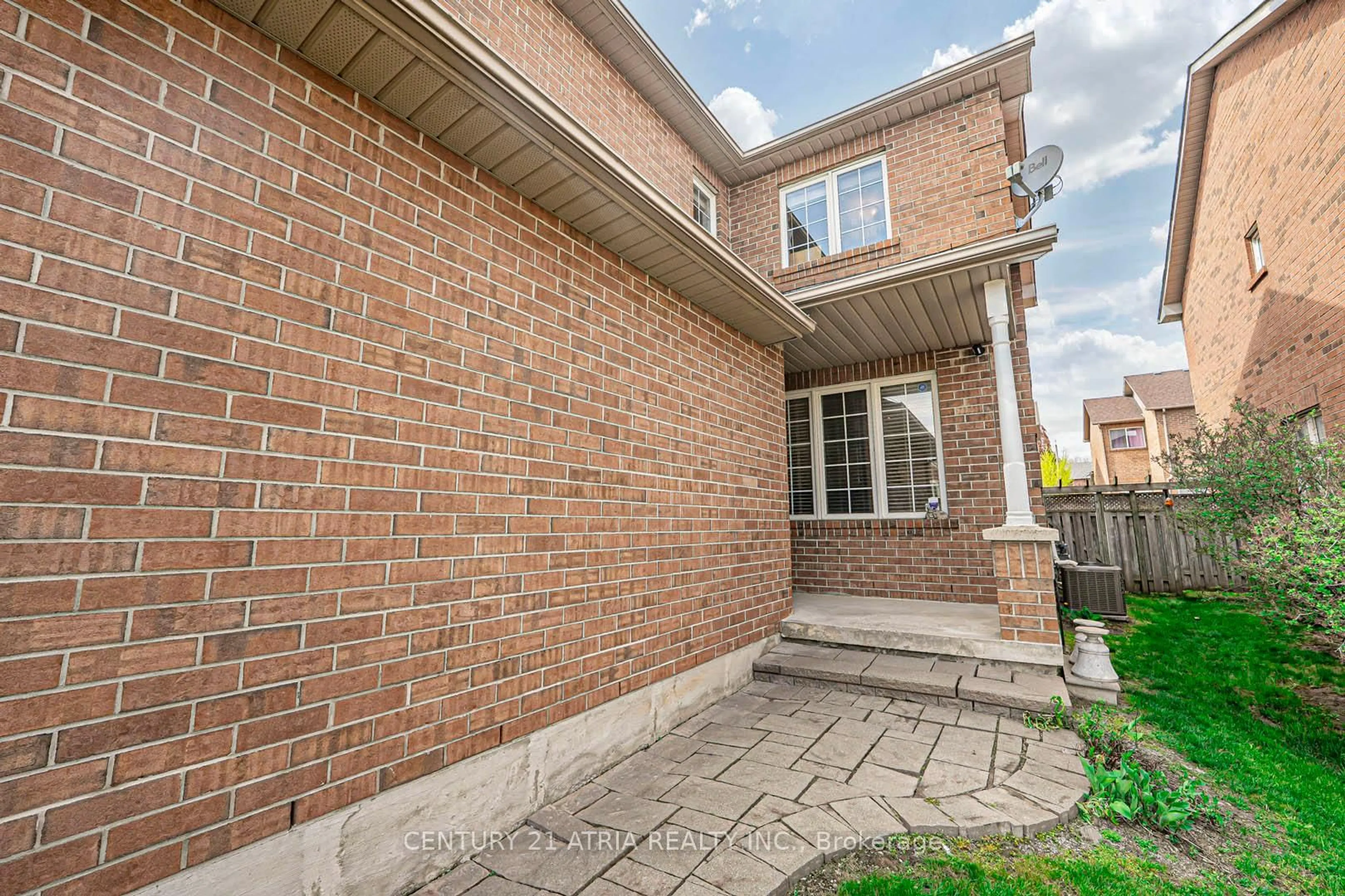 Patio, street for 40 Nottingham Dr, Richmond Hill Ontario L4S 1Z6