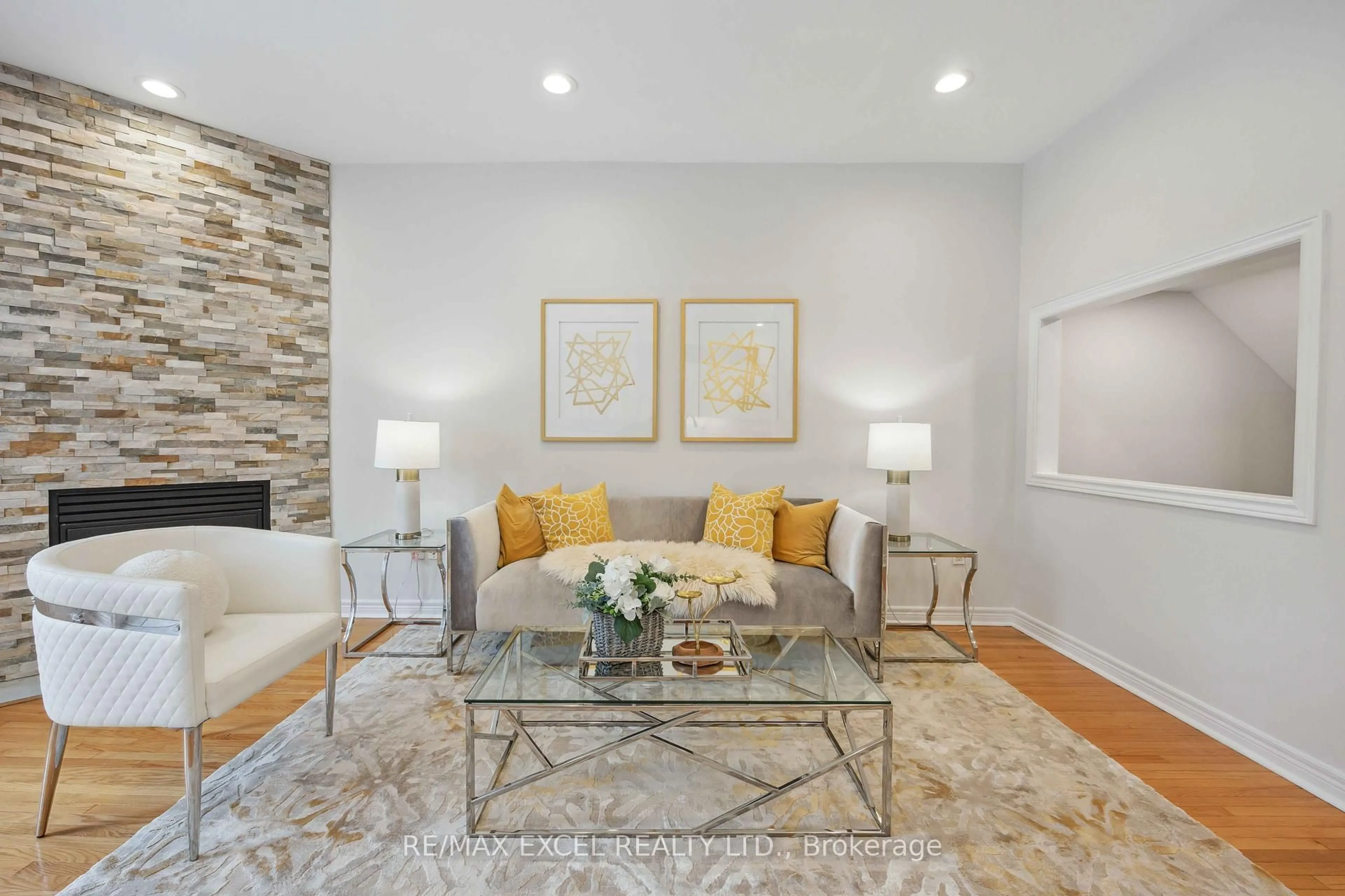 Living room with furniture, unknown for 255 Shaftsbury Ave #66, Richmond Hill Ontario L4C 0L9