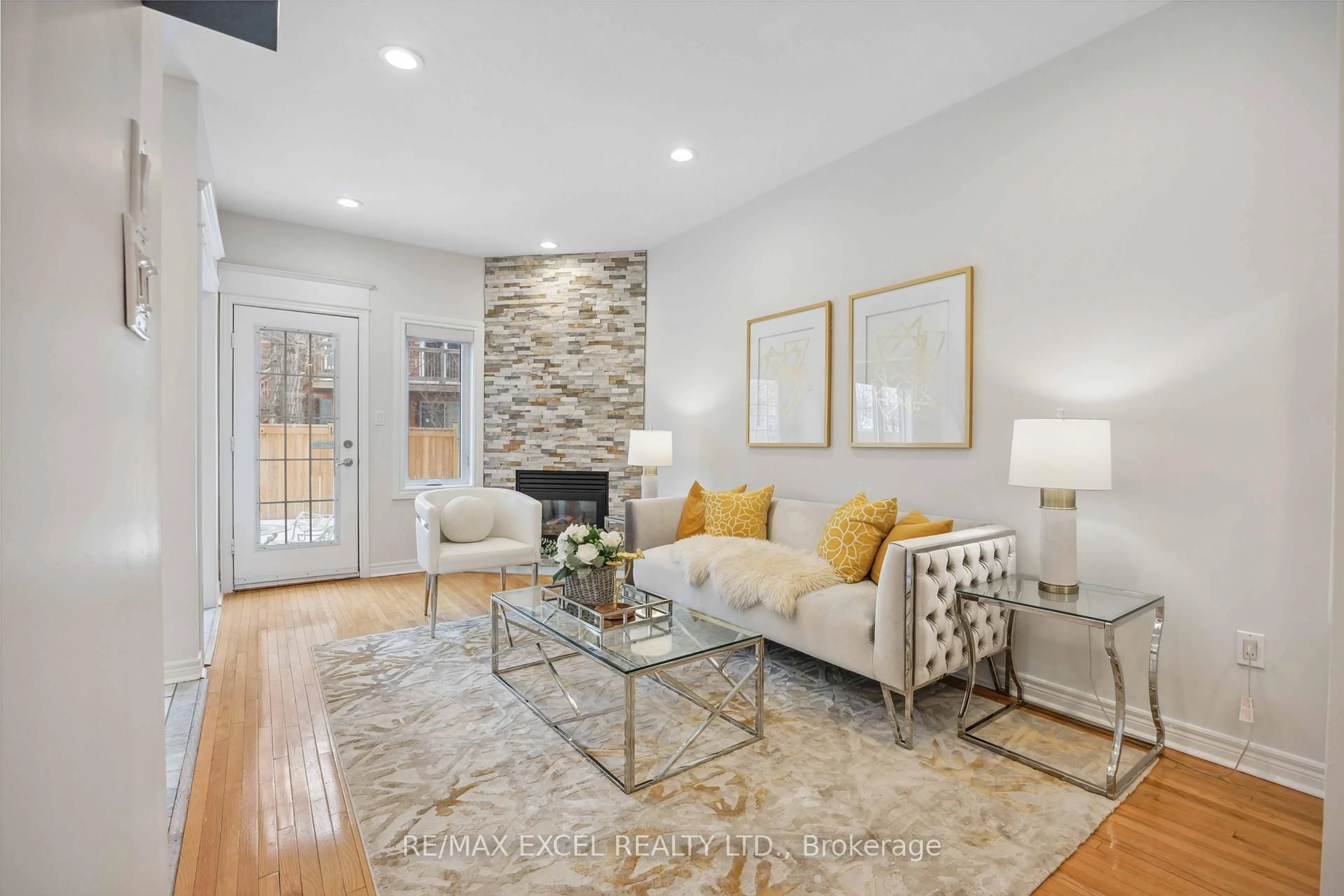 Living room with furniture, unknown for 255 Shaftsbury Ave #66, Richmond Hill Ontario L4C 0L9