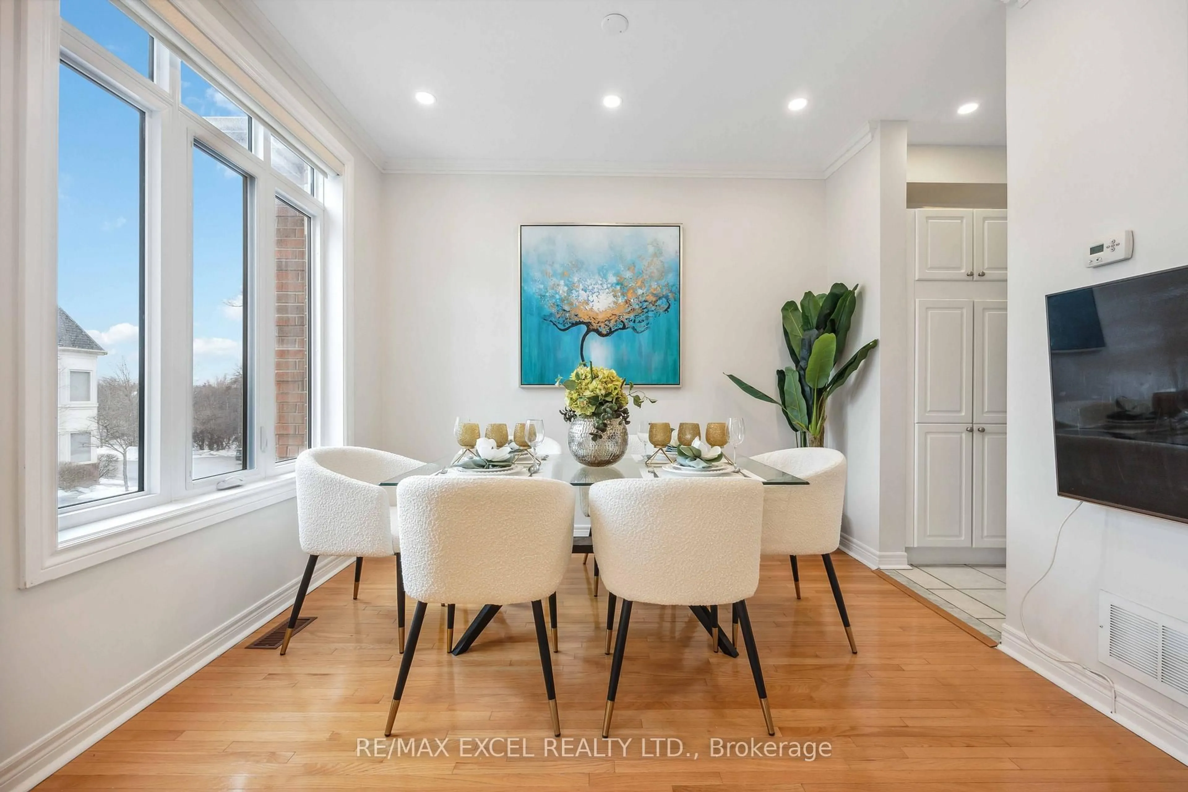 Dining room, wood/laminate floor for 255 Shaftsbury Ave #66, Richmond Hill Ontario L4C 0L9