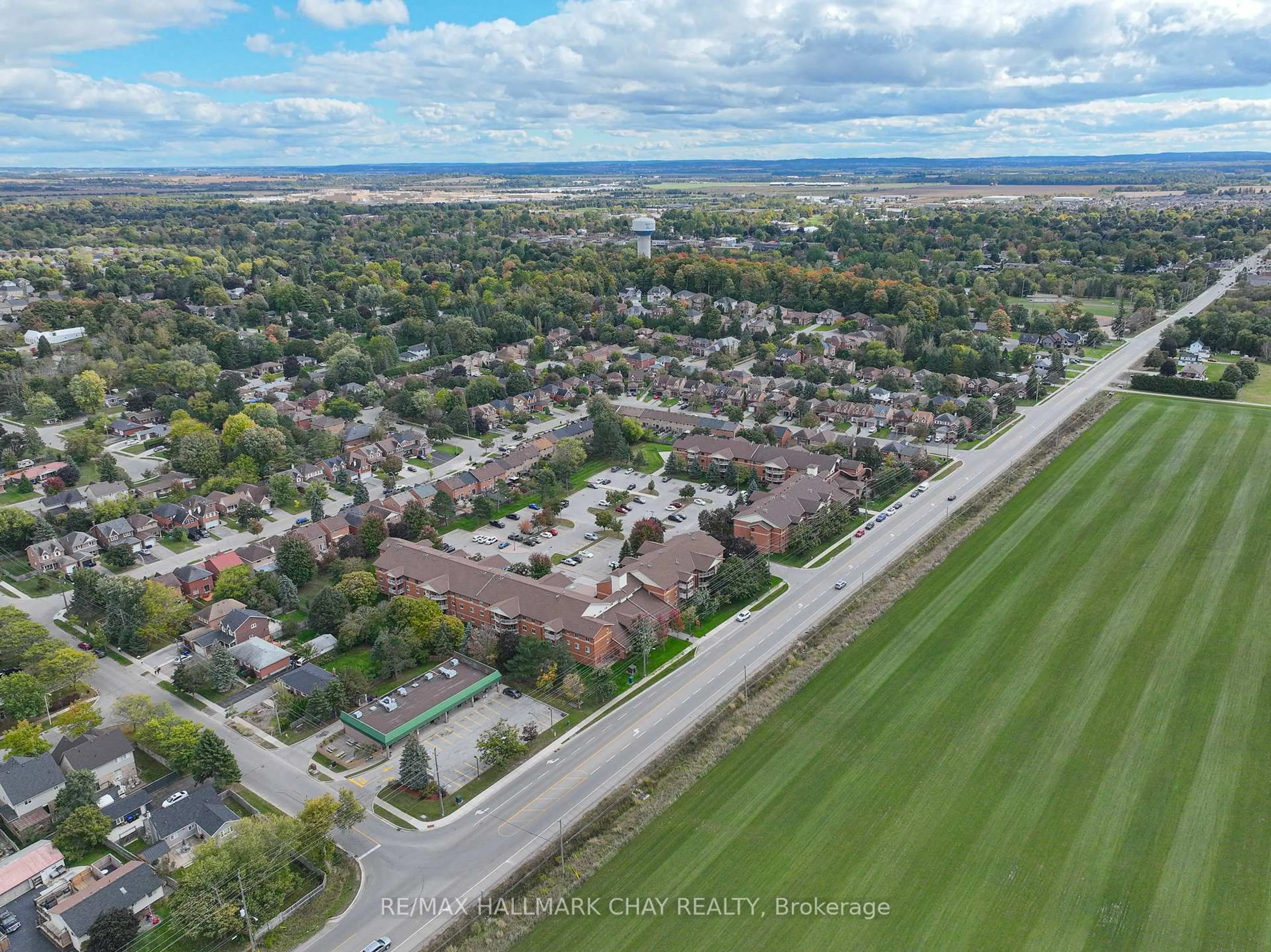 A pic from outside/outdoor area/front of a property/back of a property/a pic from drone, street for 247 King St #202, New Tecumseth Ontario L9R 1N4