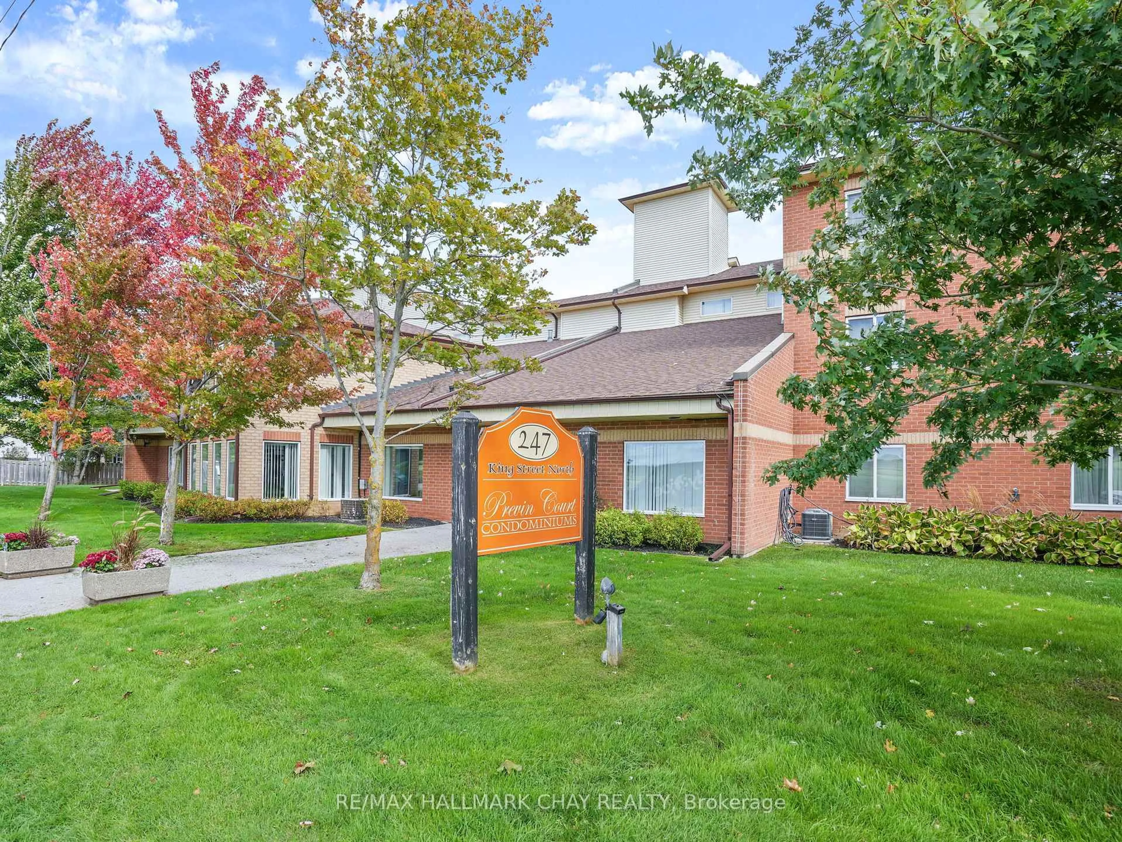 Indoor foyer for 247 King St #202, New Tecumseth Ontario L9R 1N4