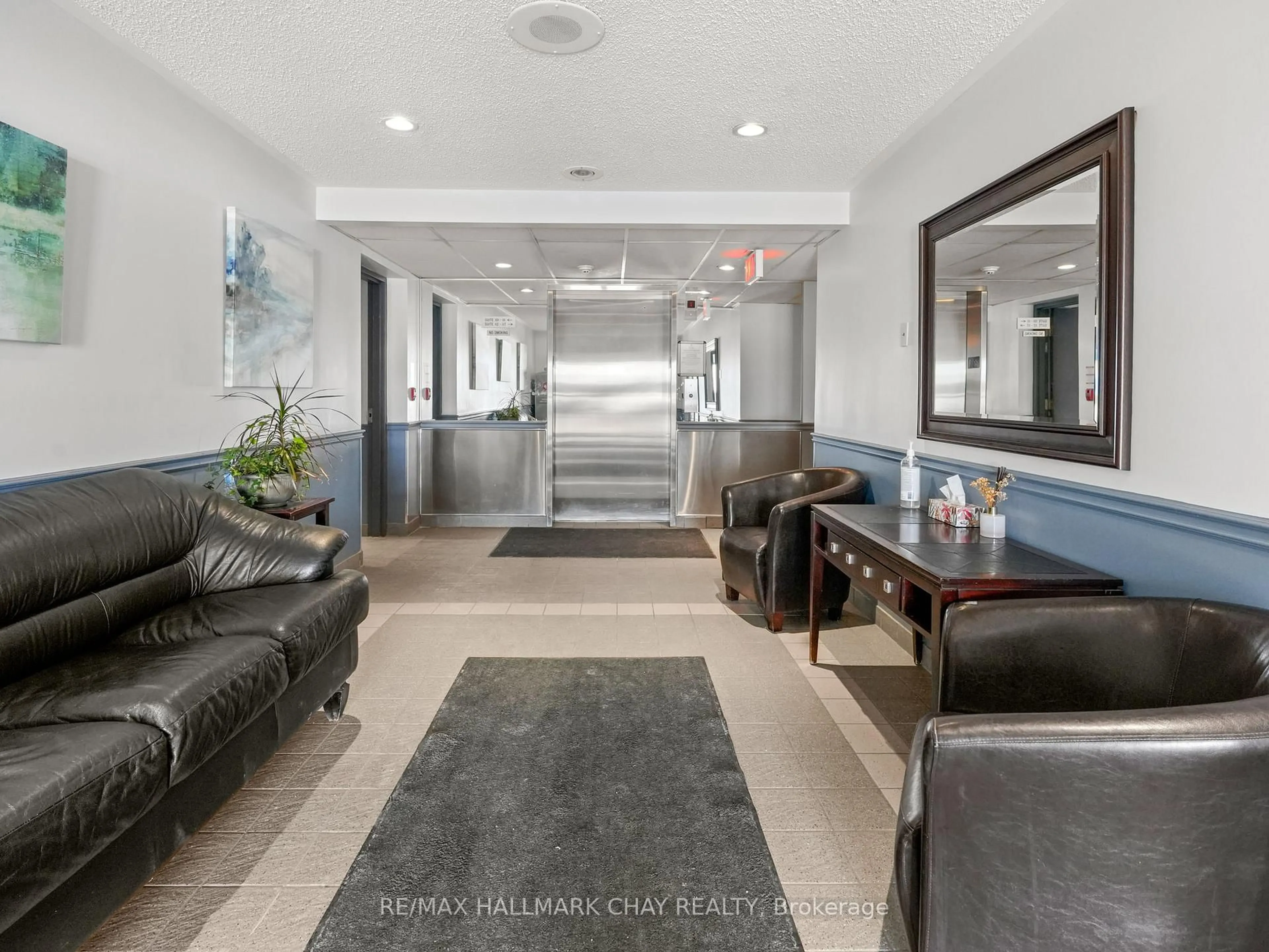 Lobby for 247 King St #202, New Tecumseth Ontario L9R 1N4