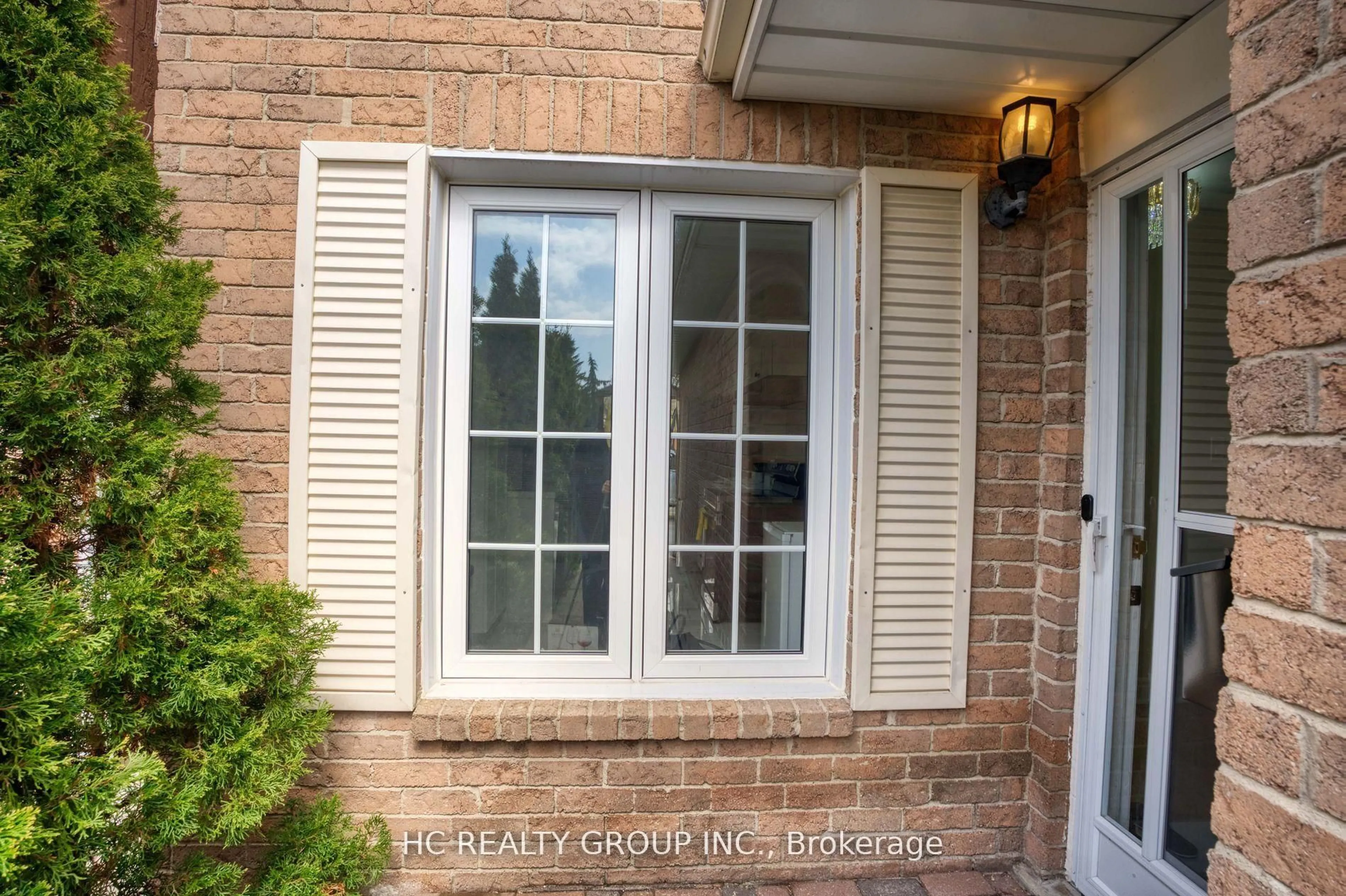 Home with vinyl exterior material, street for 87 lund St, Richmond Hill Ontario L4C 5V3
