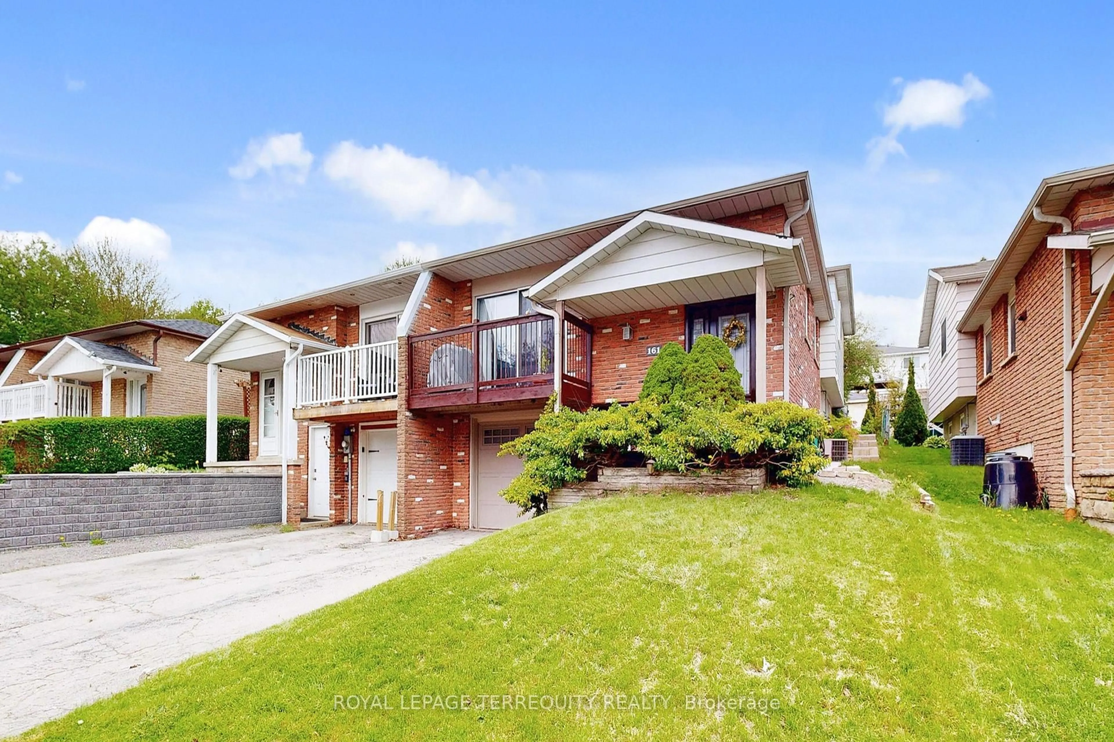 Home with brick exterior material, street for 161 Britannia Ave, Bradford West Gwillimbury Ontario L3Z 1A4