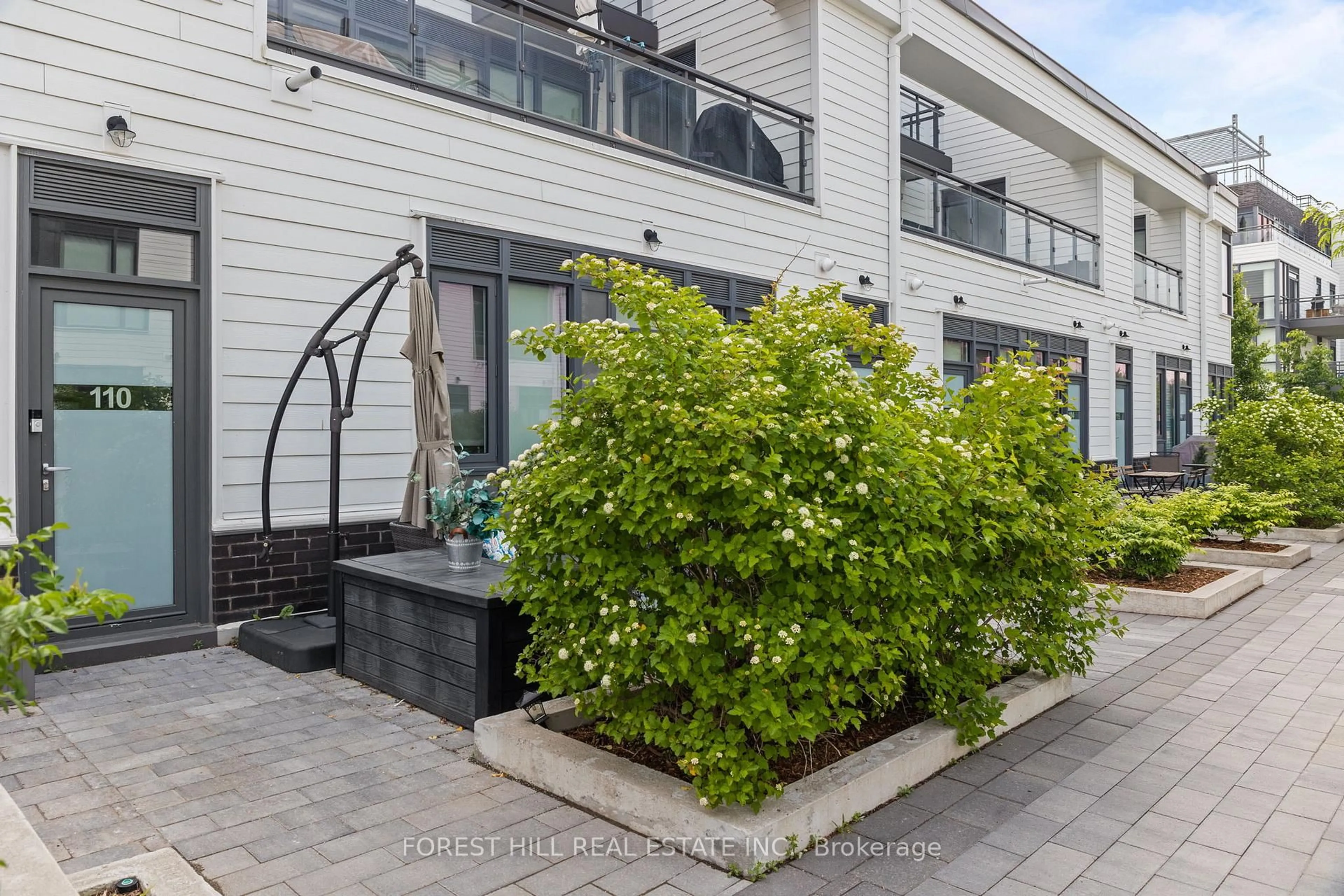 Patio, street for 317 Broward Way #110, Innisfil Ontario L9S 0M6