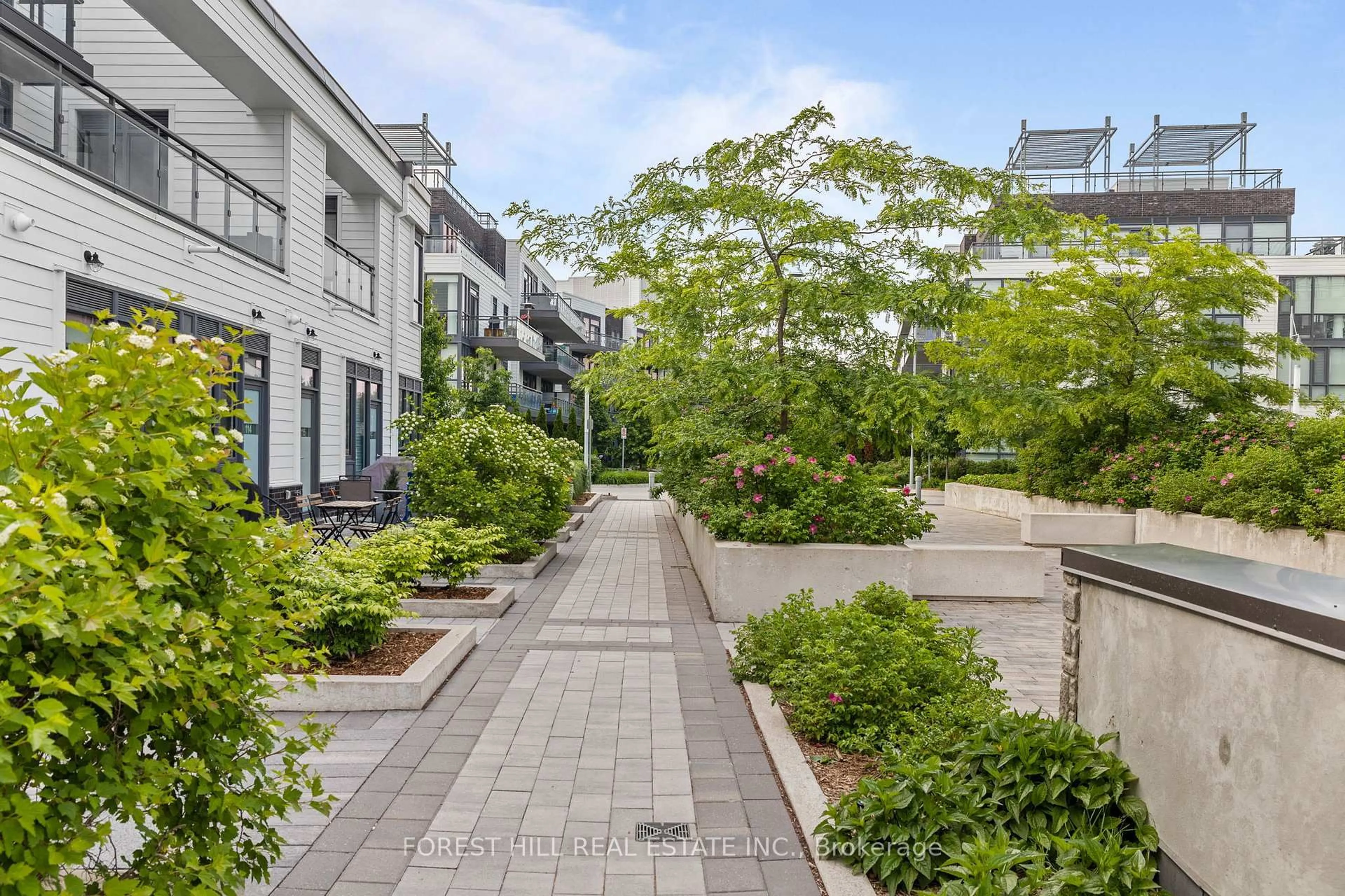 Patio, street for 317 Broward Way #110, Innisfil Ontario L9S 0M6