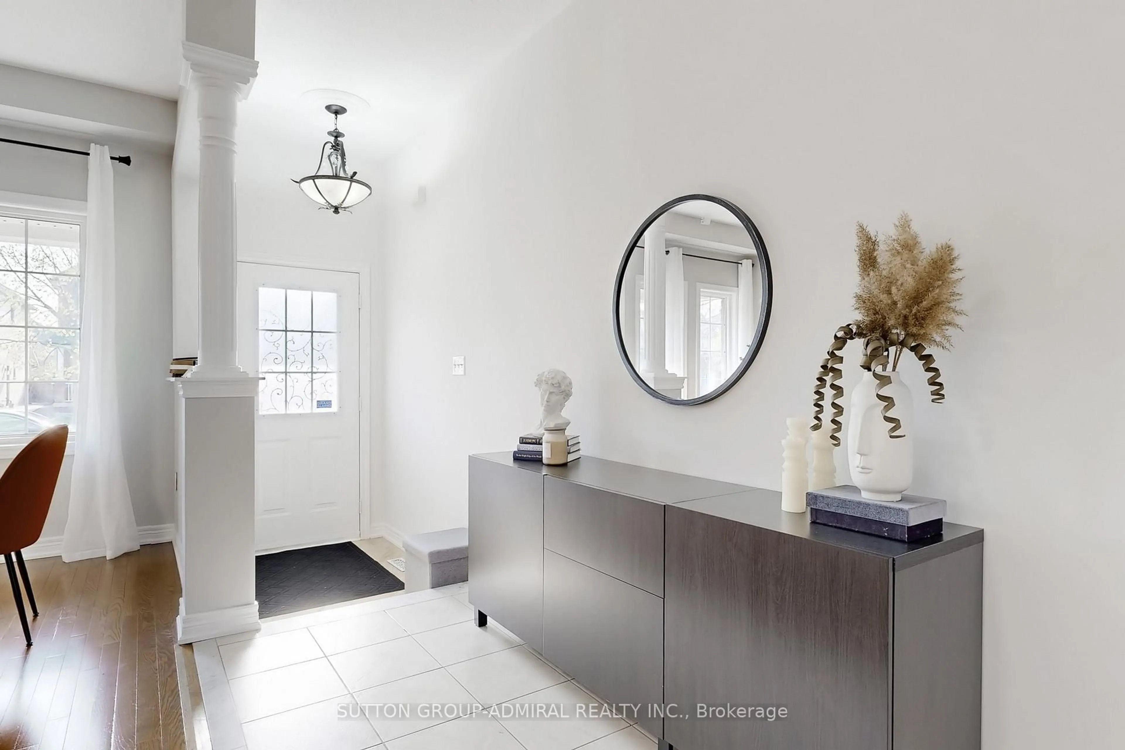 Indoor entryway for 267 Bilbrough St, Aurora Ontario L4G 7X6