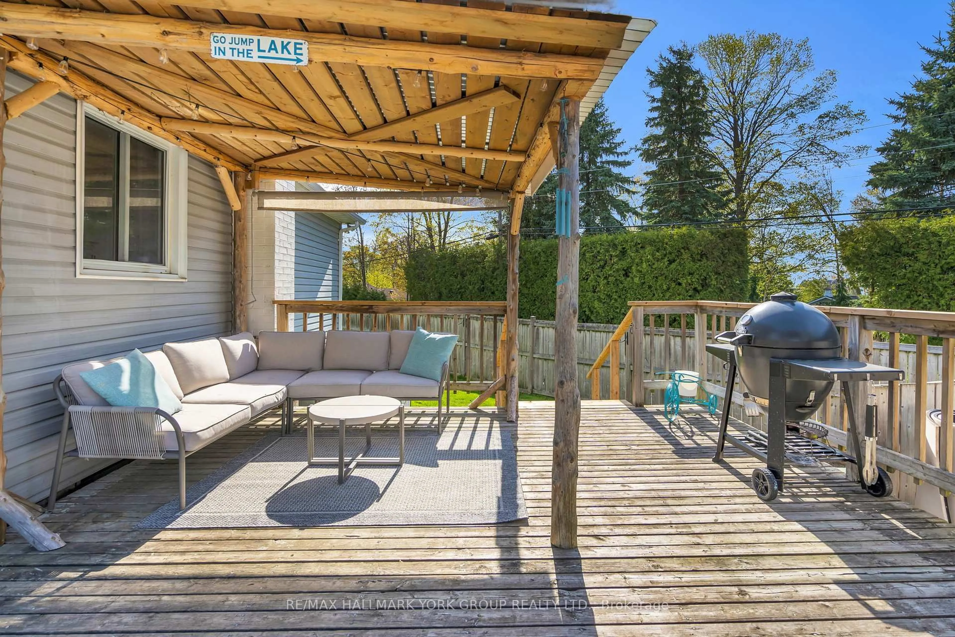 Patio, water/lake/river/ocean view for 138 Clovelly Cove N/A, Georgina Ontario L0E 1N0