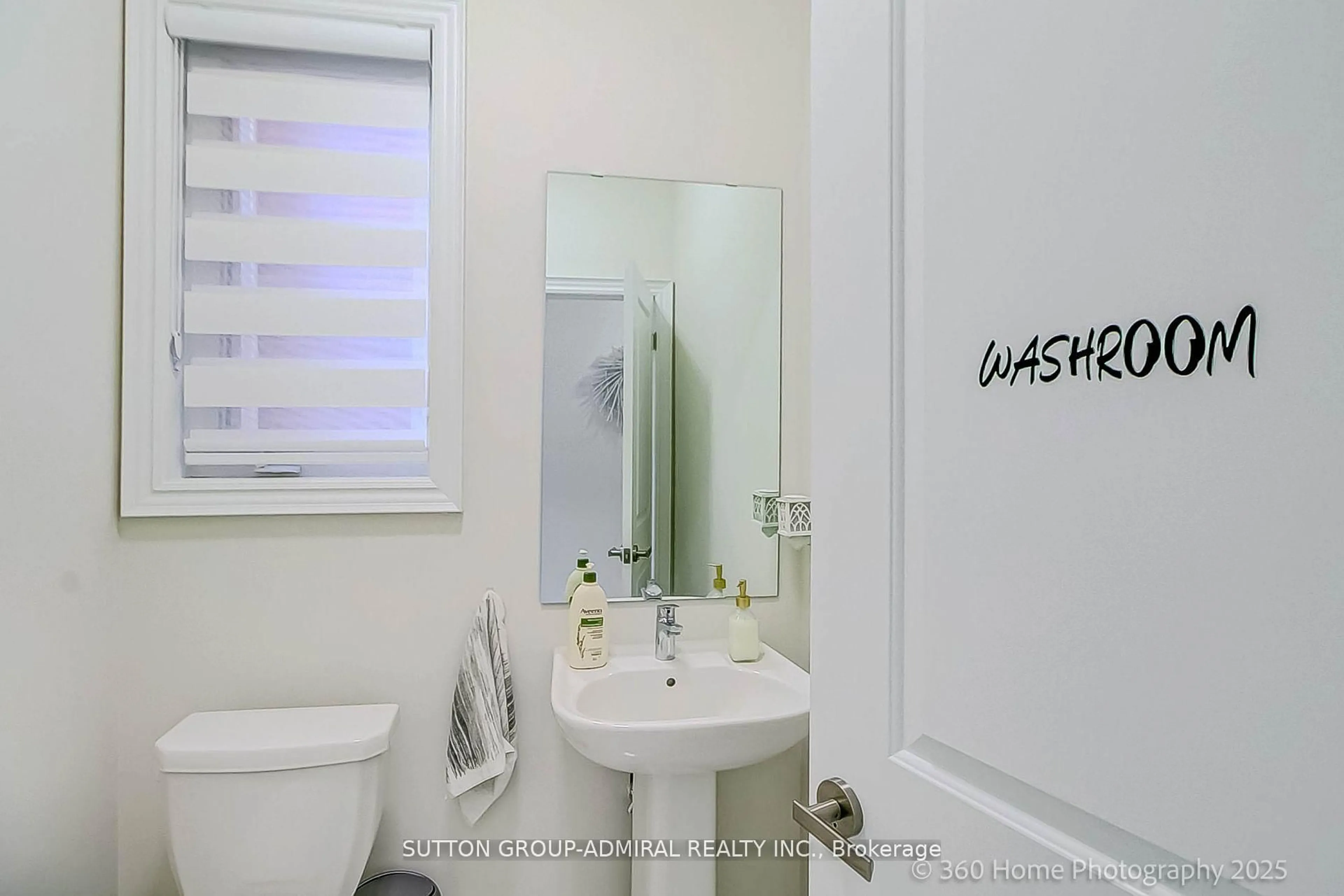 Standard bathroom, unknown for 83 Carriage Shop Bend, East Gwillimbury Ontario L9N 0Y2