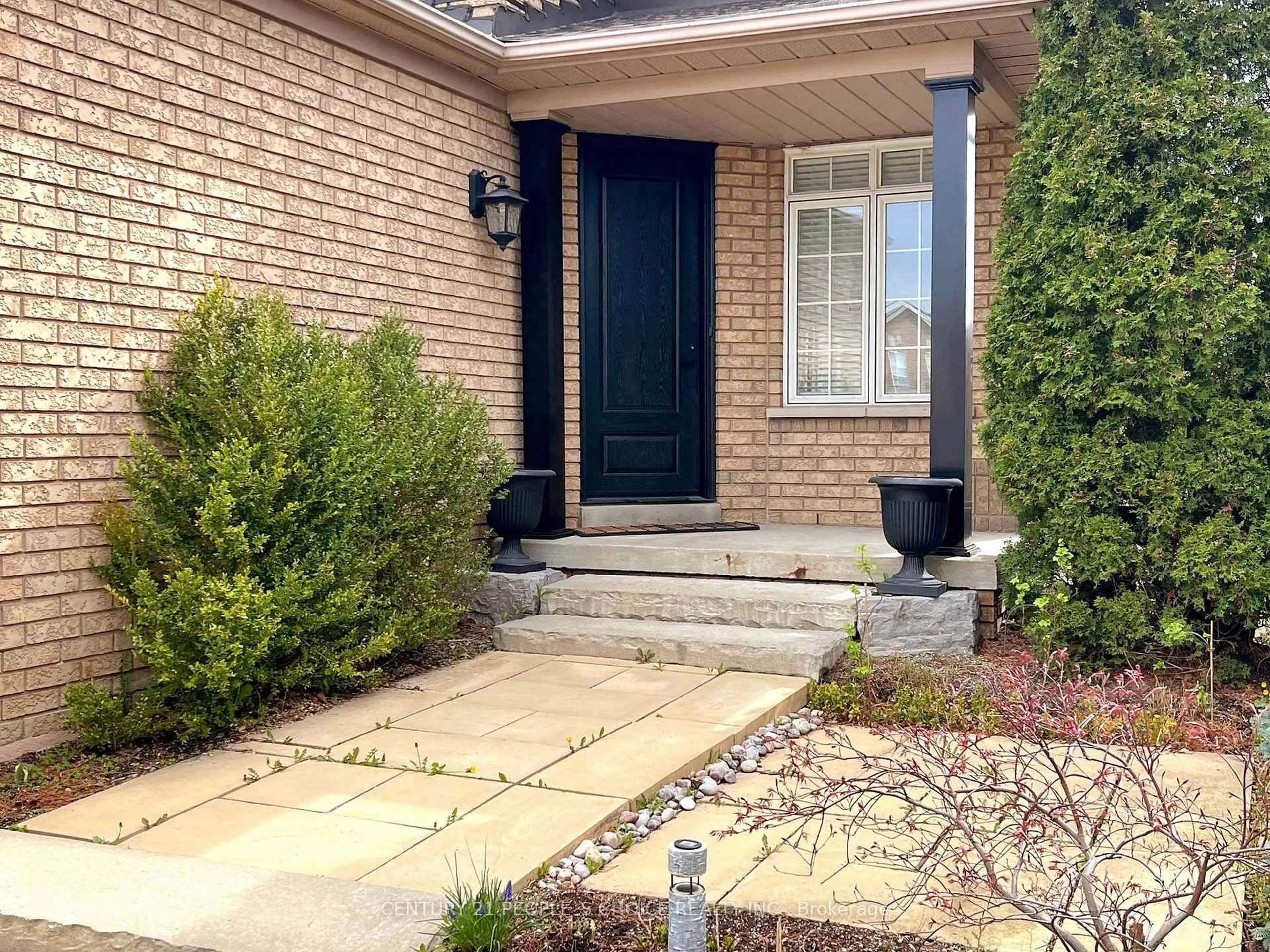 Indoor entryway for 401 Cranston Park Ave, Vaughan Ontario L6A 2R8