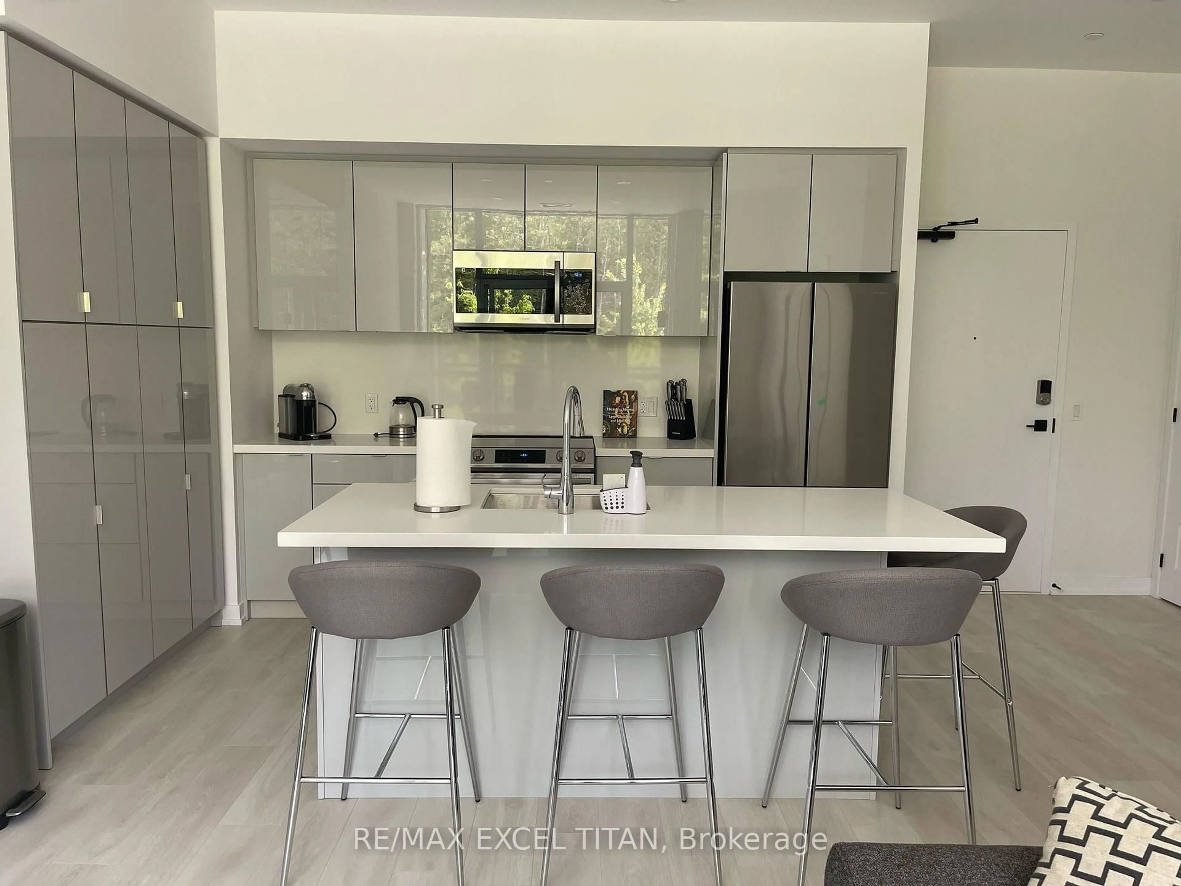 Open concept kitchen, ceramic/tile floor for 415 Sea Ray Ave #140, Innisfil Ontario L9S 0R5