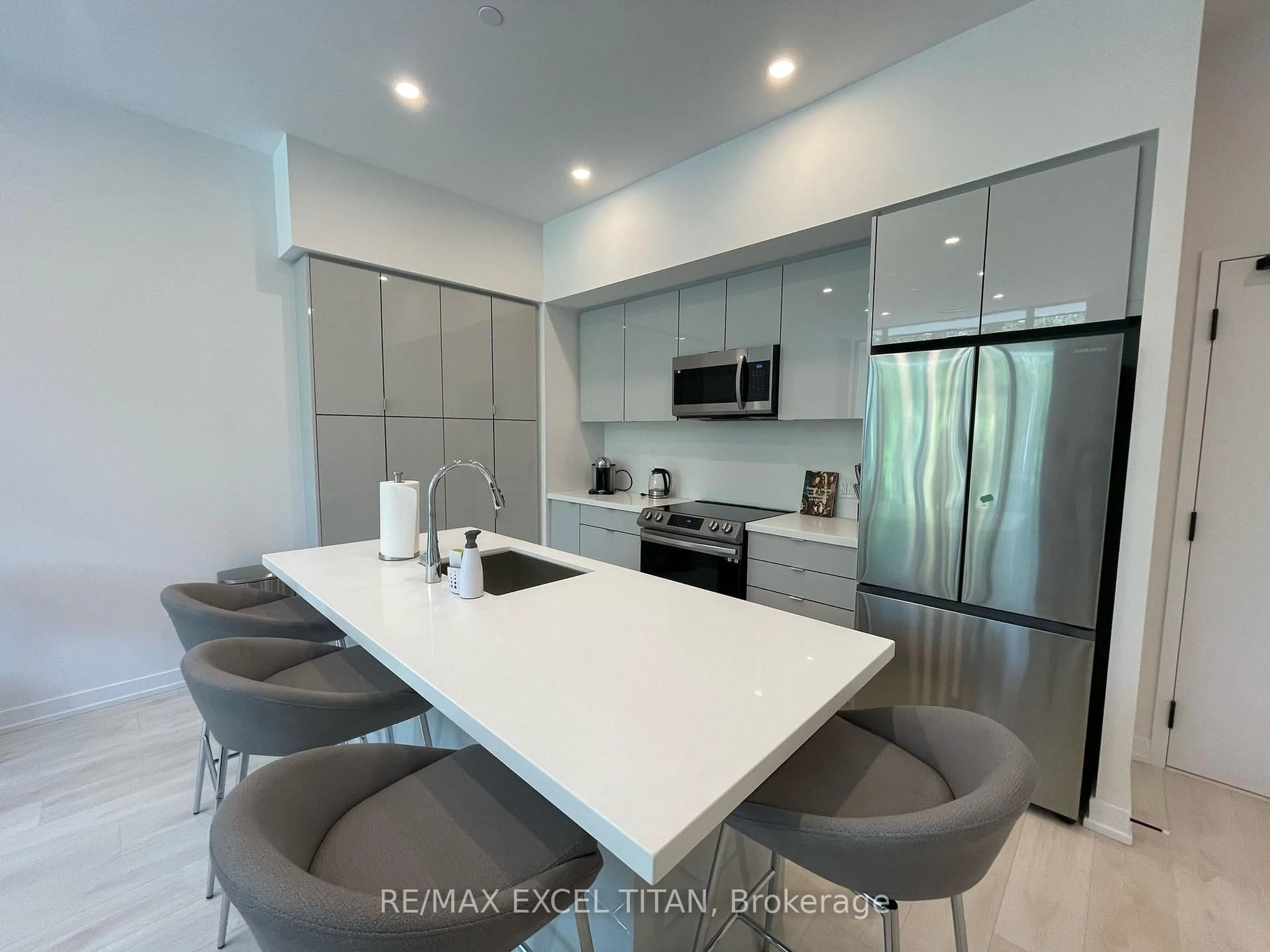 Open concept kitchen, ceramic/tile floor for 415 Sea Ray Ave #140, Innisfil Ontario L9S 0R5