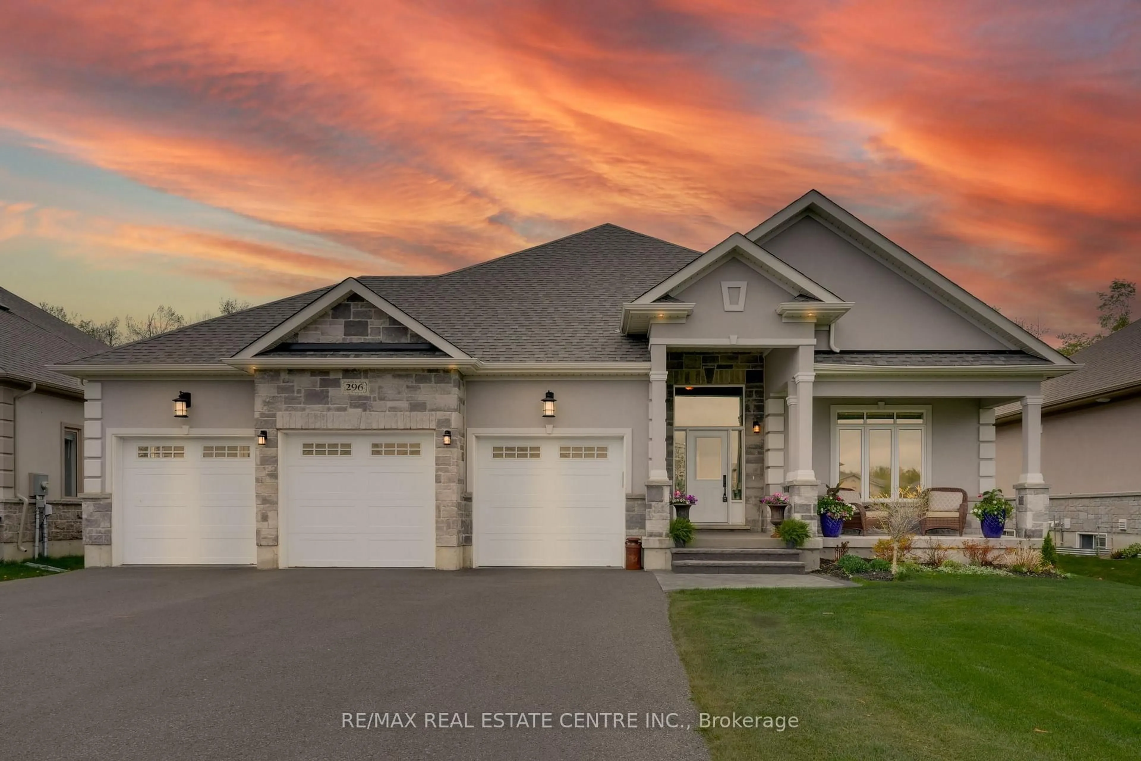 Home with vinyl exterior material, street for 296 Sunnybrae Ave, Innisfil Ontario L9S 1J1