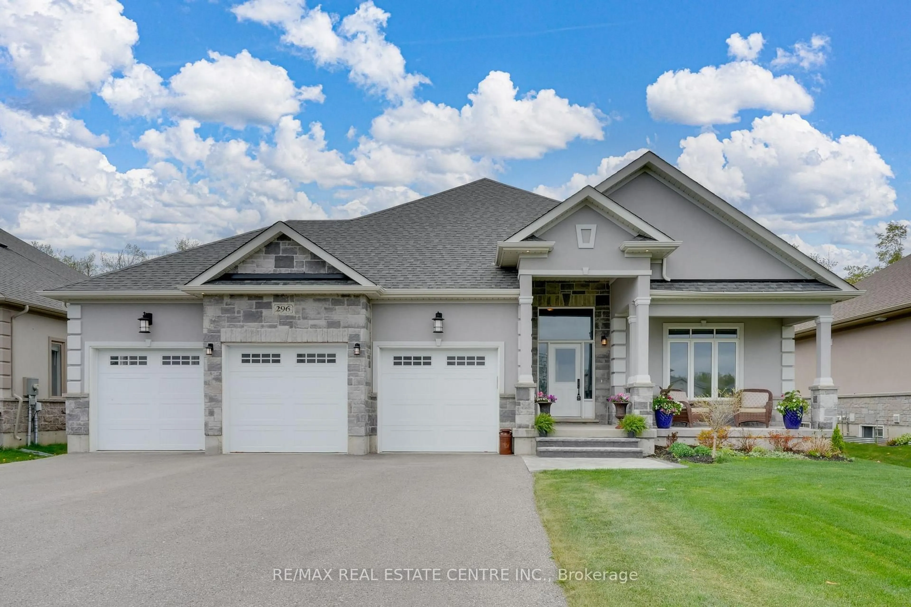 Home with vinyl exterior material, street for 296 Sunnybrae Ave, Innisfil Ontario L9S 1J1