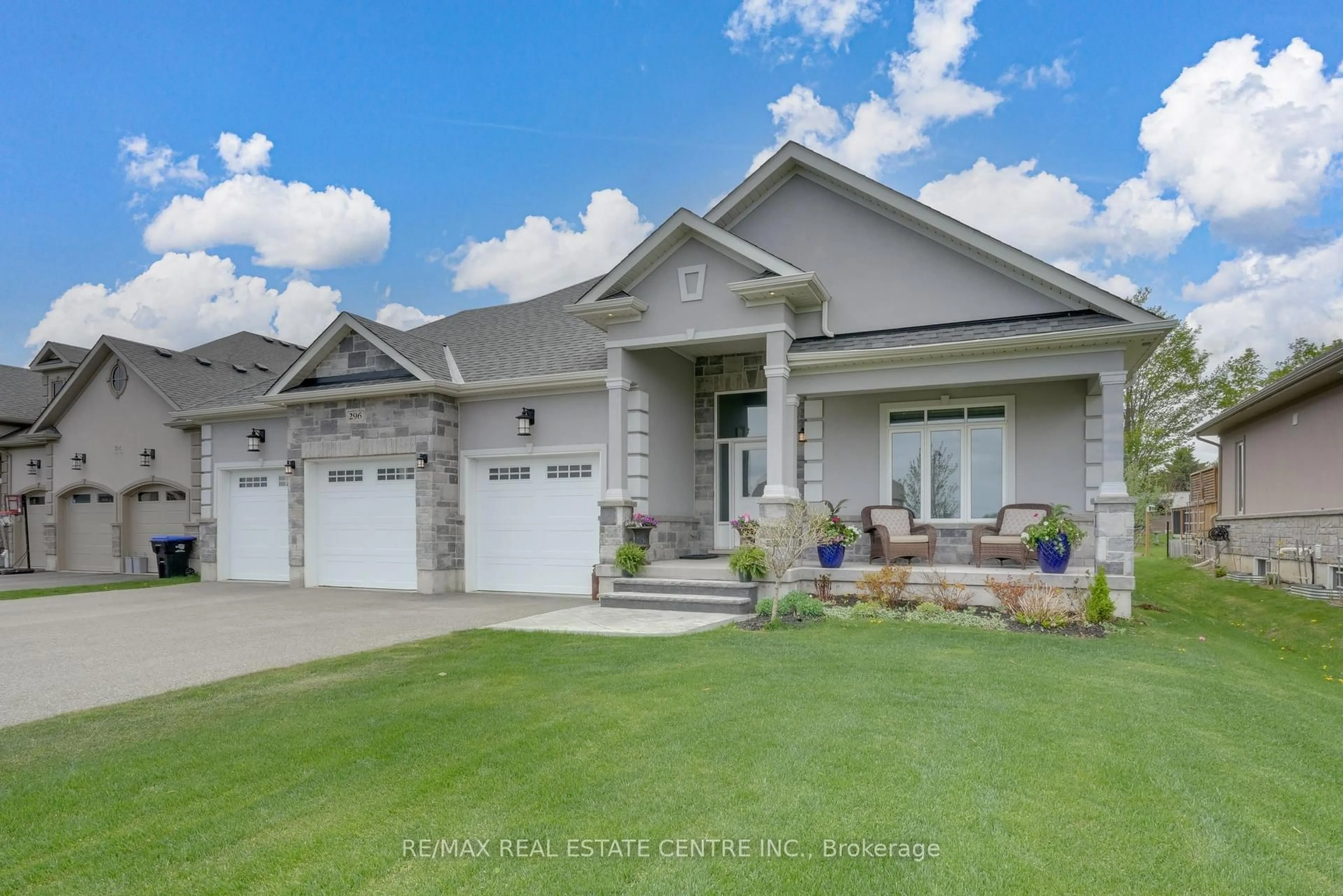 Home with brick exterior material, street for 296 Sunnybrae Ave, Innisfil Ontario L9S 1J1