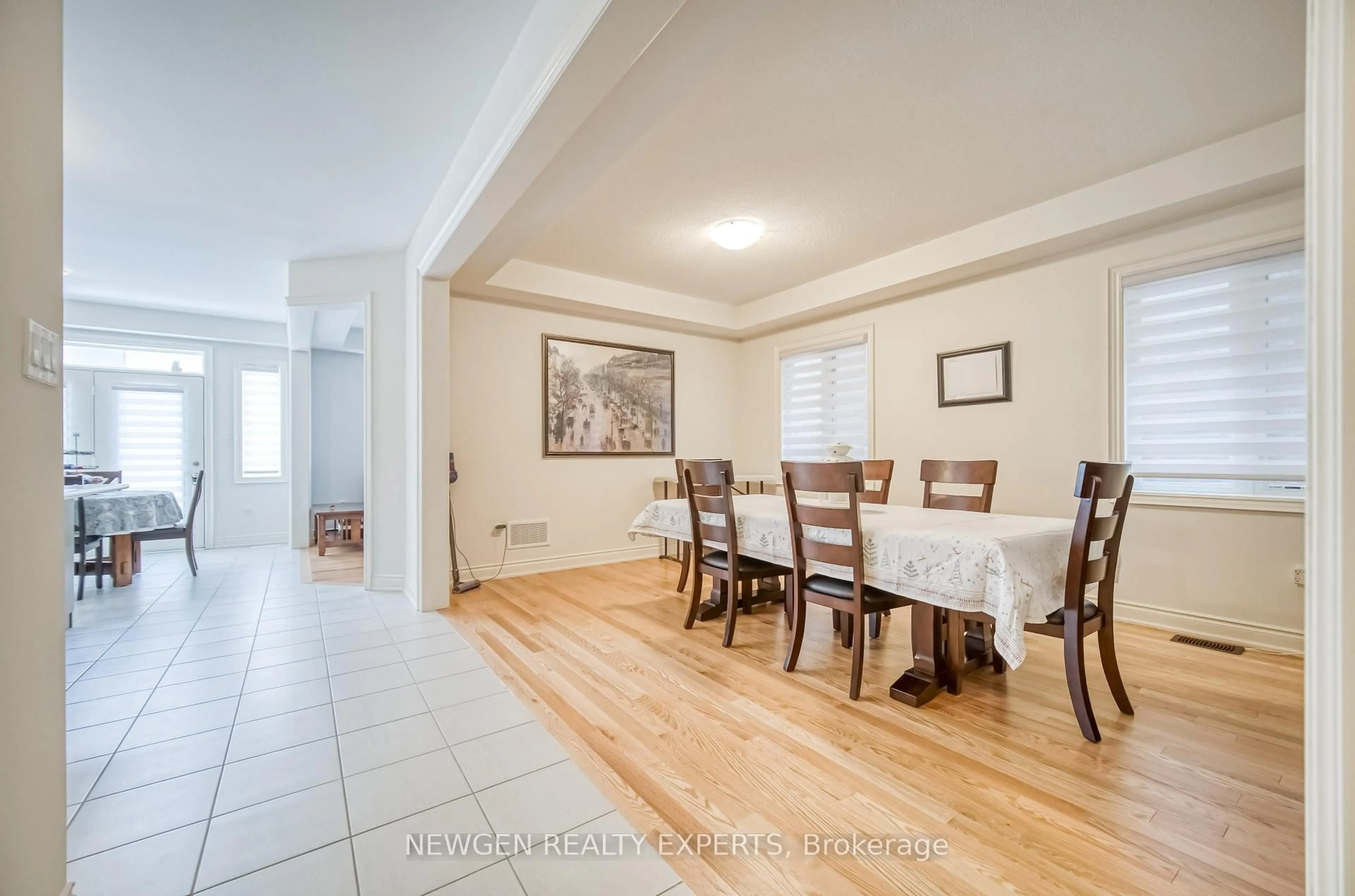 Dining room, unknown for 194 Fallharvest Way, Whitchurch-Stouffville Ontario L4A 5C2