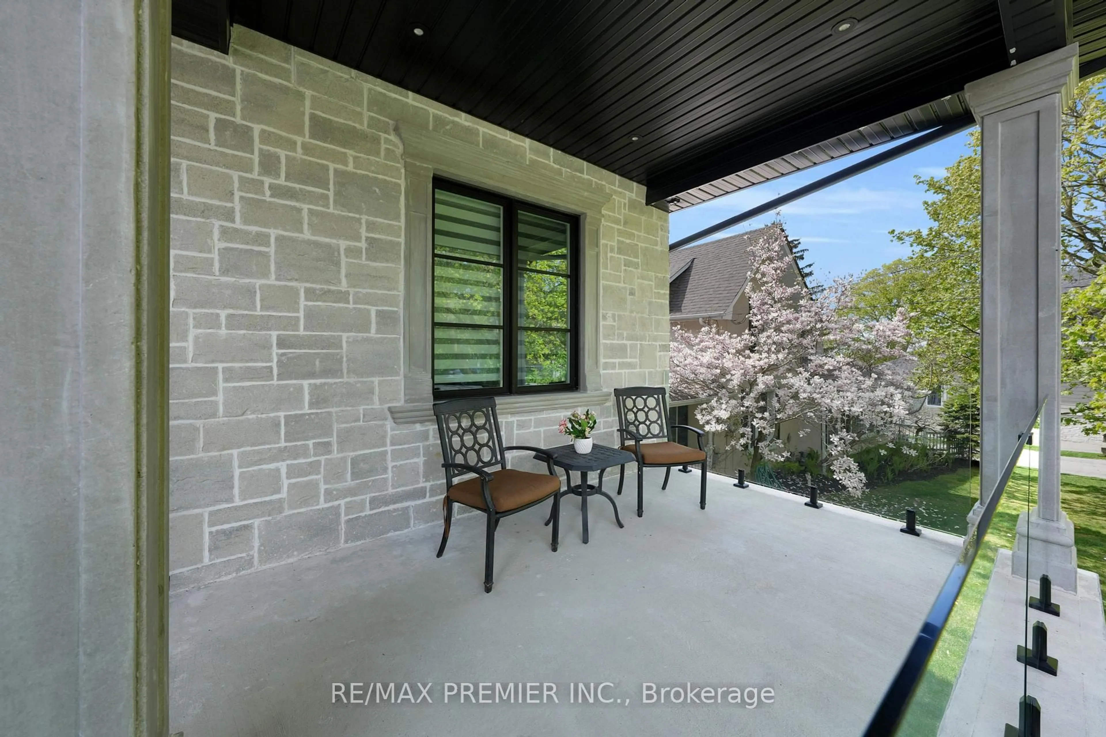 Patio, unknown for 42 ALICE St, East Gwillimbury Ontario L0G 1M0