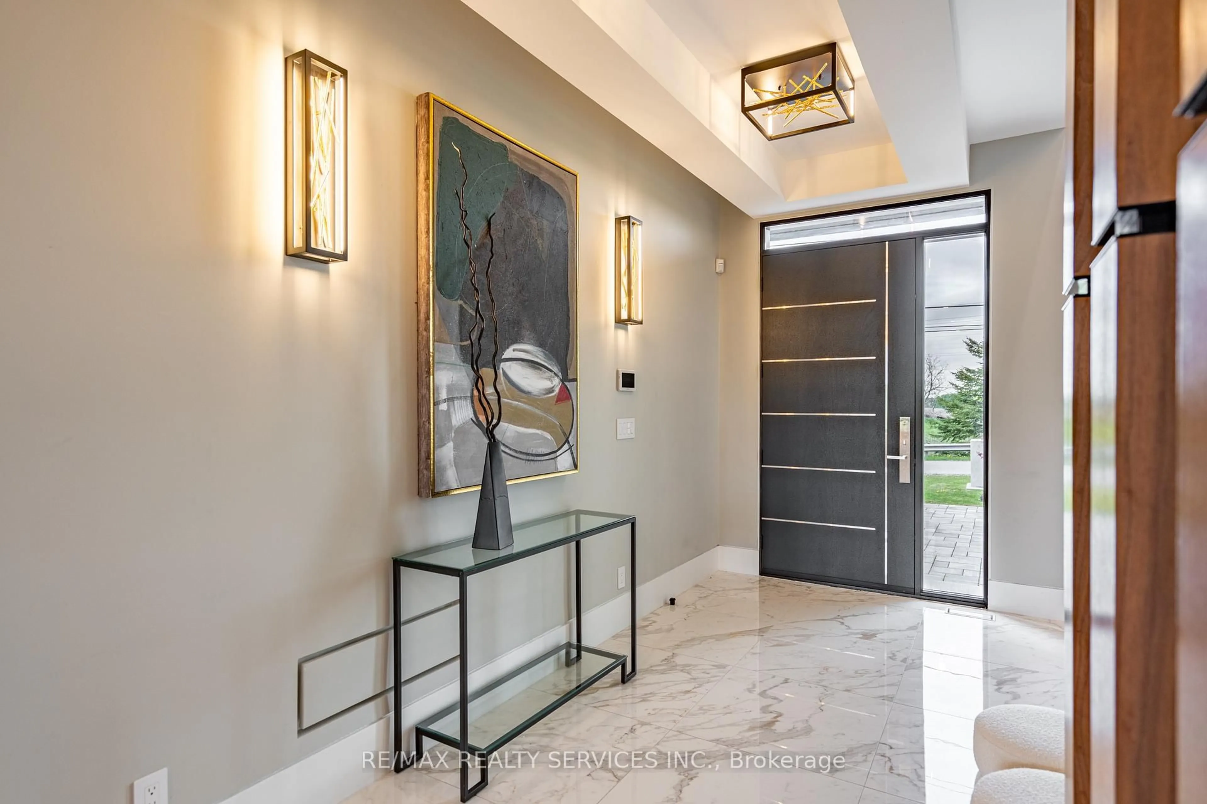 Indoor entryway for 1395 Old Green Lane, East Gwillimbury Ontario L9N 0L8