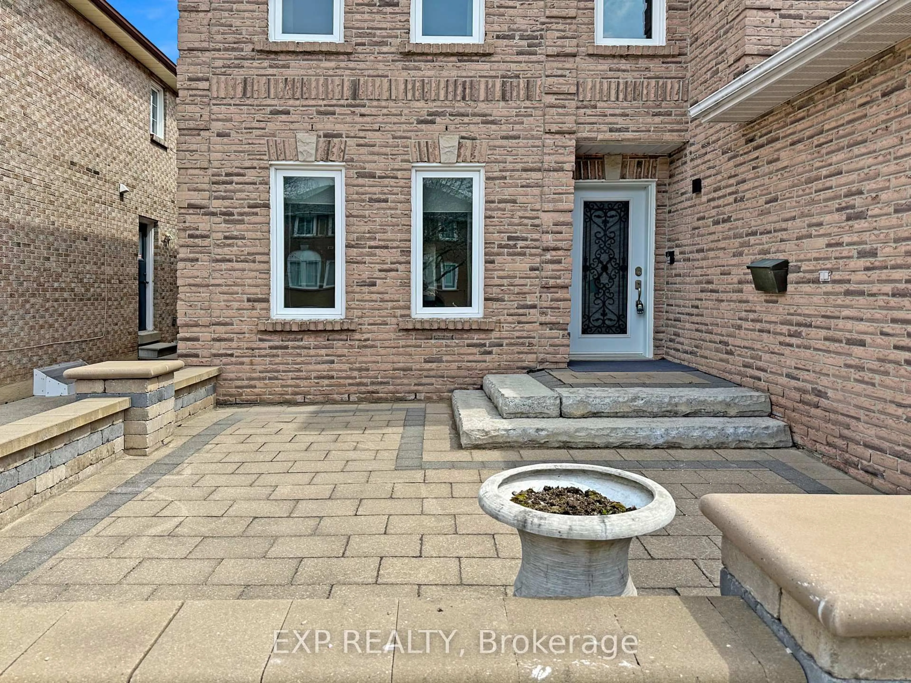 Home with brick exterior material, street for 75 Somerset Cres, Richmond Hill Ontario L4C 8N8