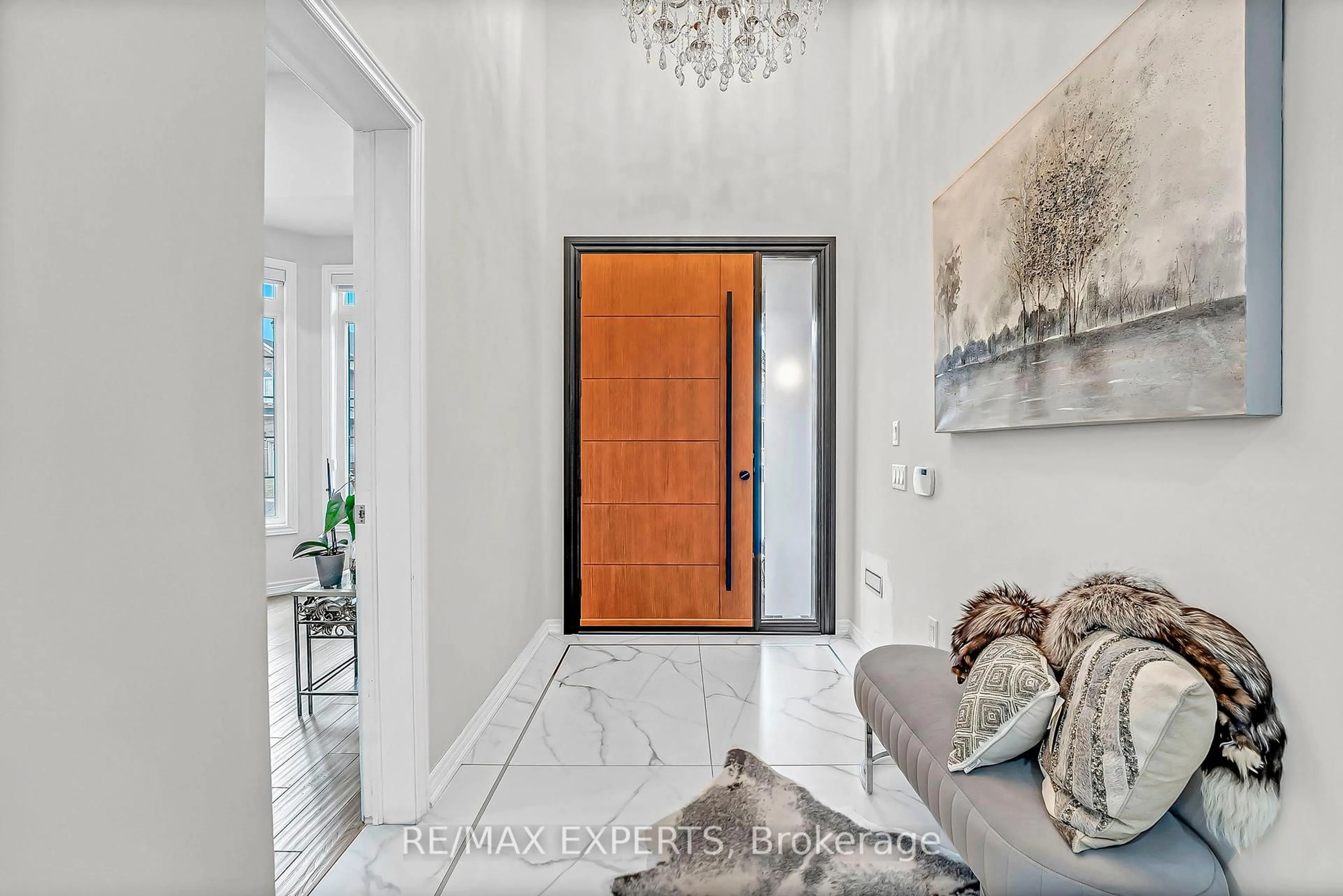 Indoor entryway for 95 Selby Cres, Bradford West Gwillimbury Ontario L3Z 0V3