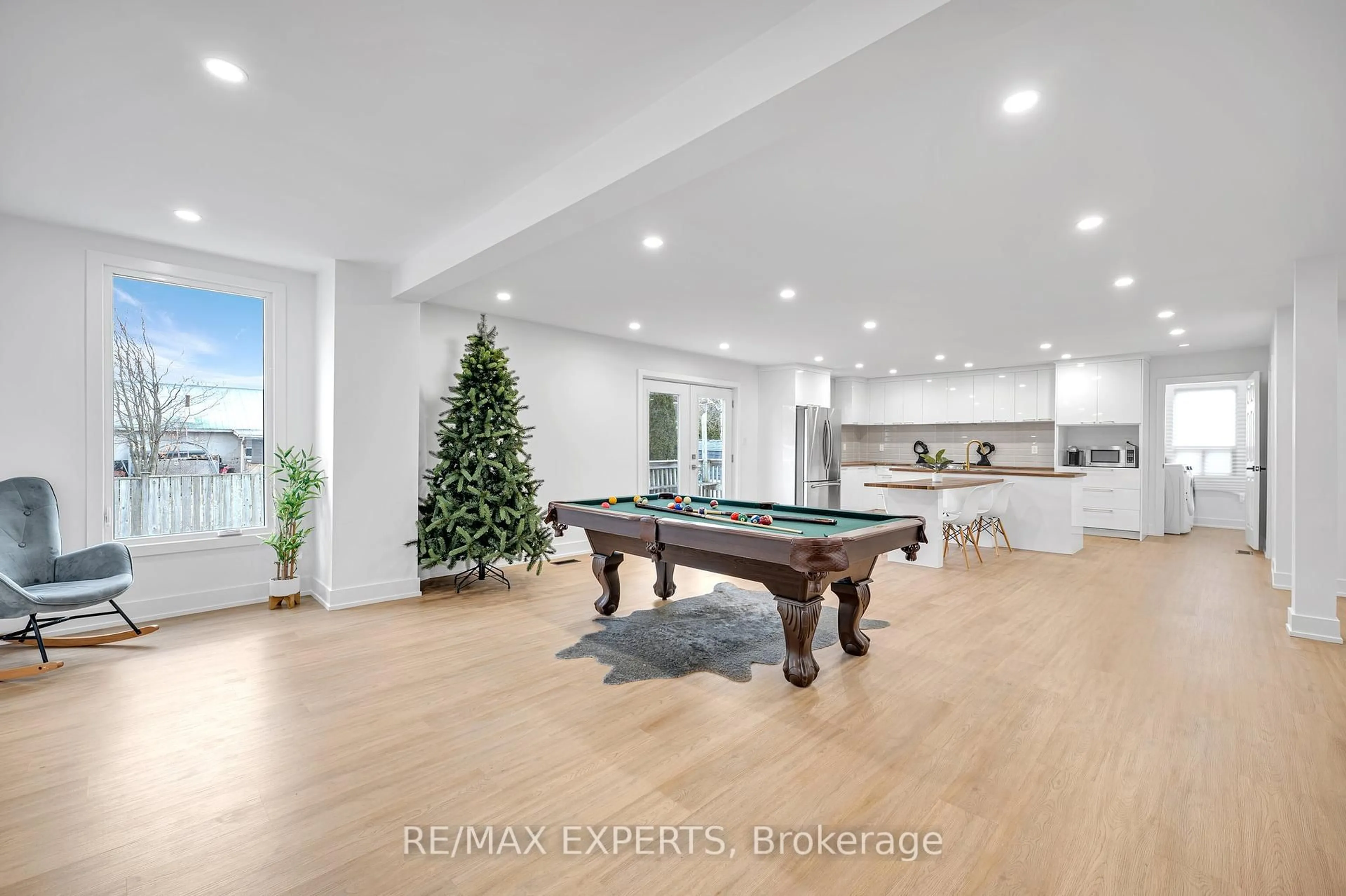 Unknown for 1004 Robinson St, Innisfil Ontario L0L 1C0