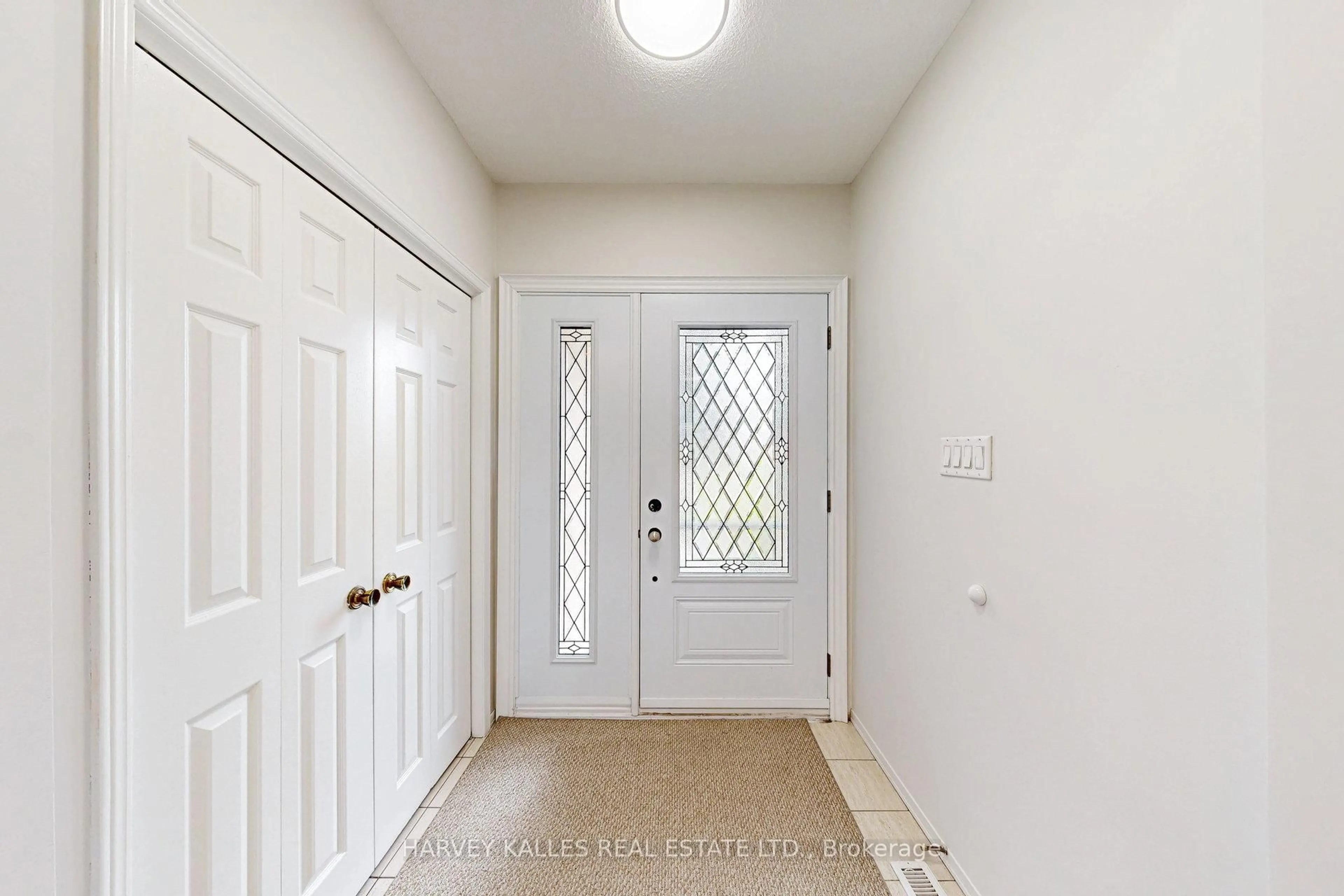 Indoor entryway for 146 Anthony Lane, Vaughan Ontario L4K 3K7
