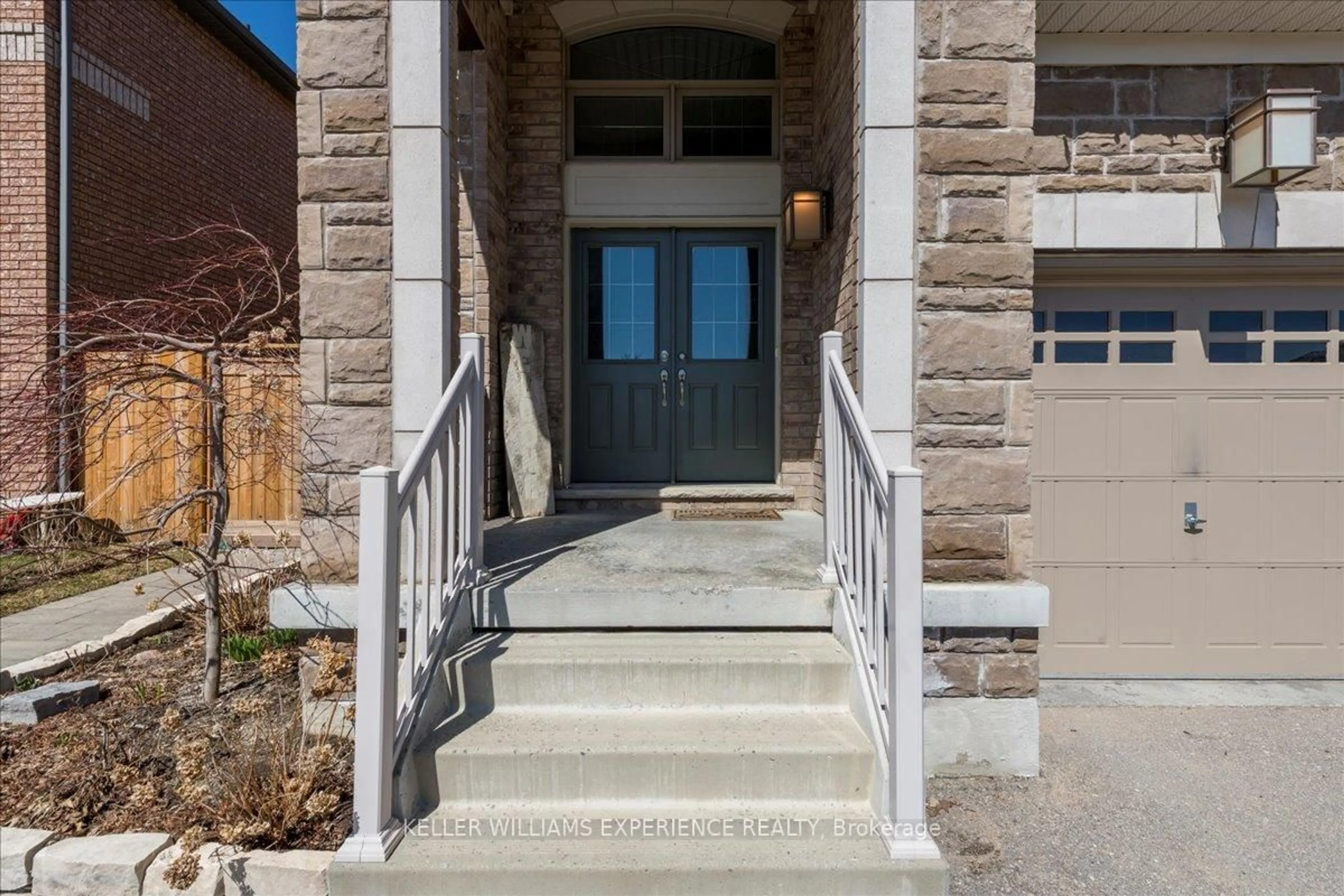 Indoor entryway for 1360 Butler St, Innisfil Ontario L9S 0K7