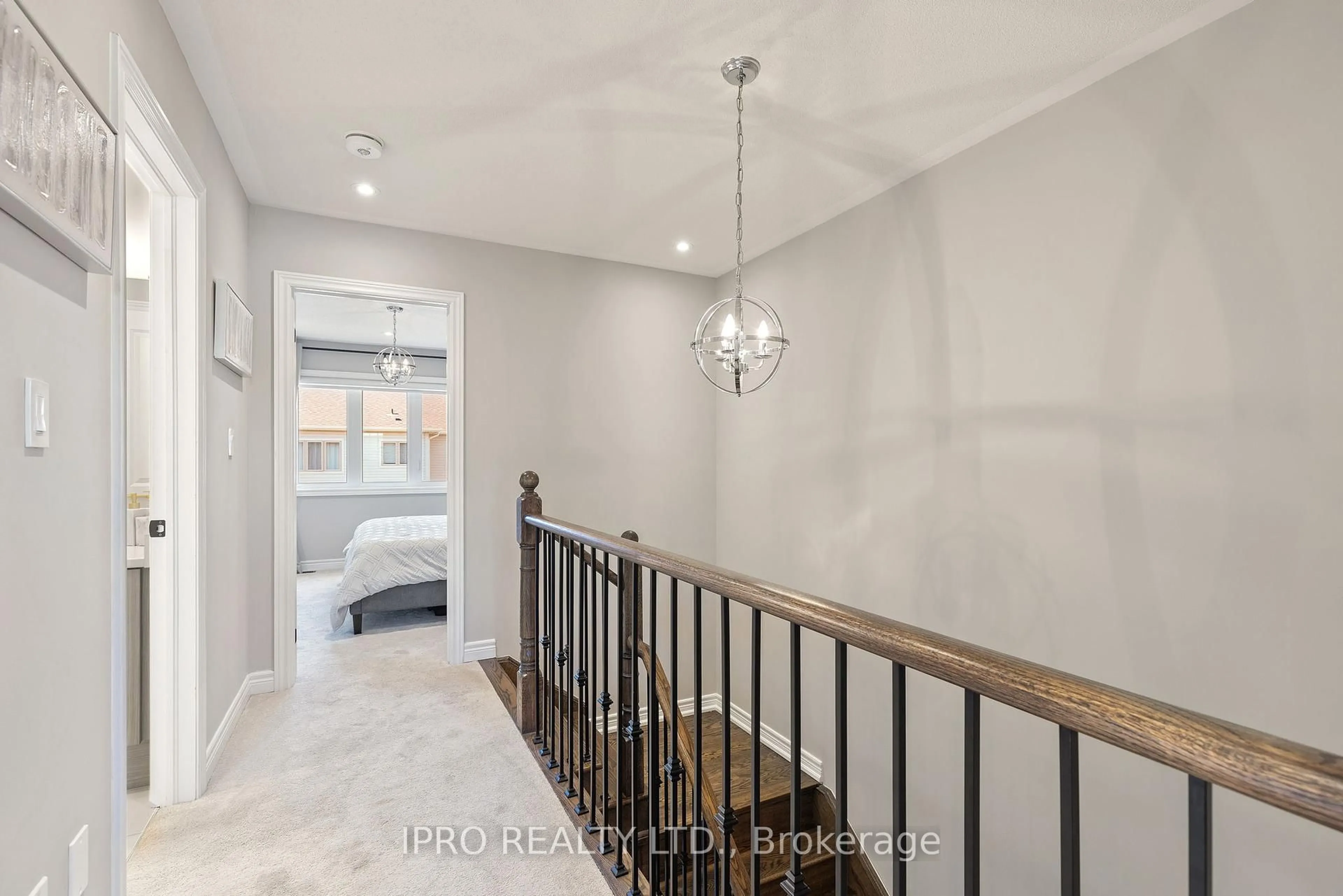 Indoor entryway for 36 Clifford Cres, New Tecumseth Ontario L0G 1W0