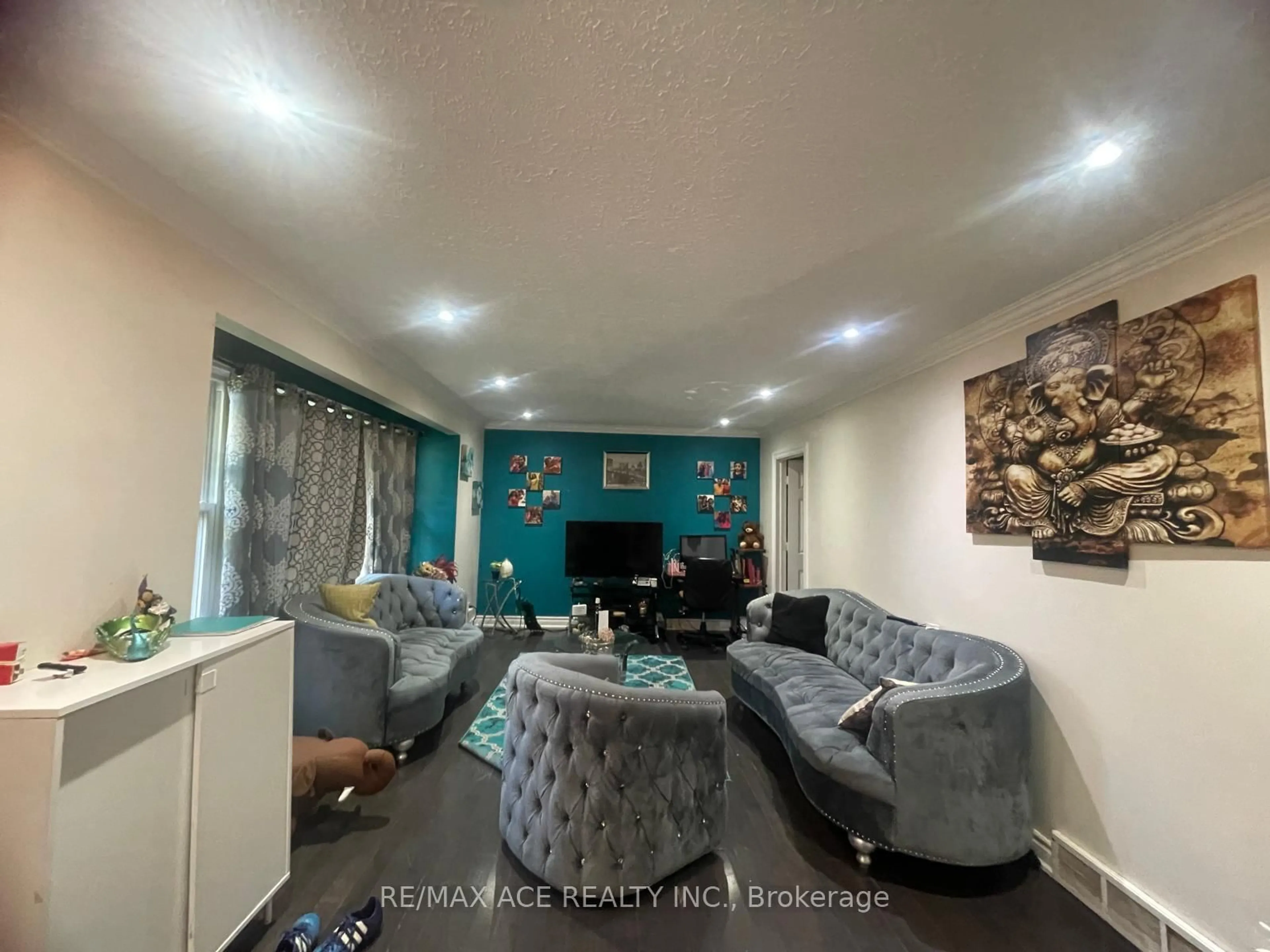 Living room with furniture, unknown for 150 Doncaster Ave, Markham Ontario L3T 1L3