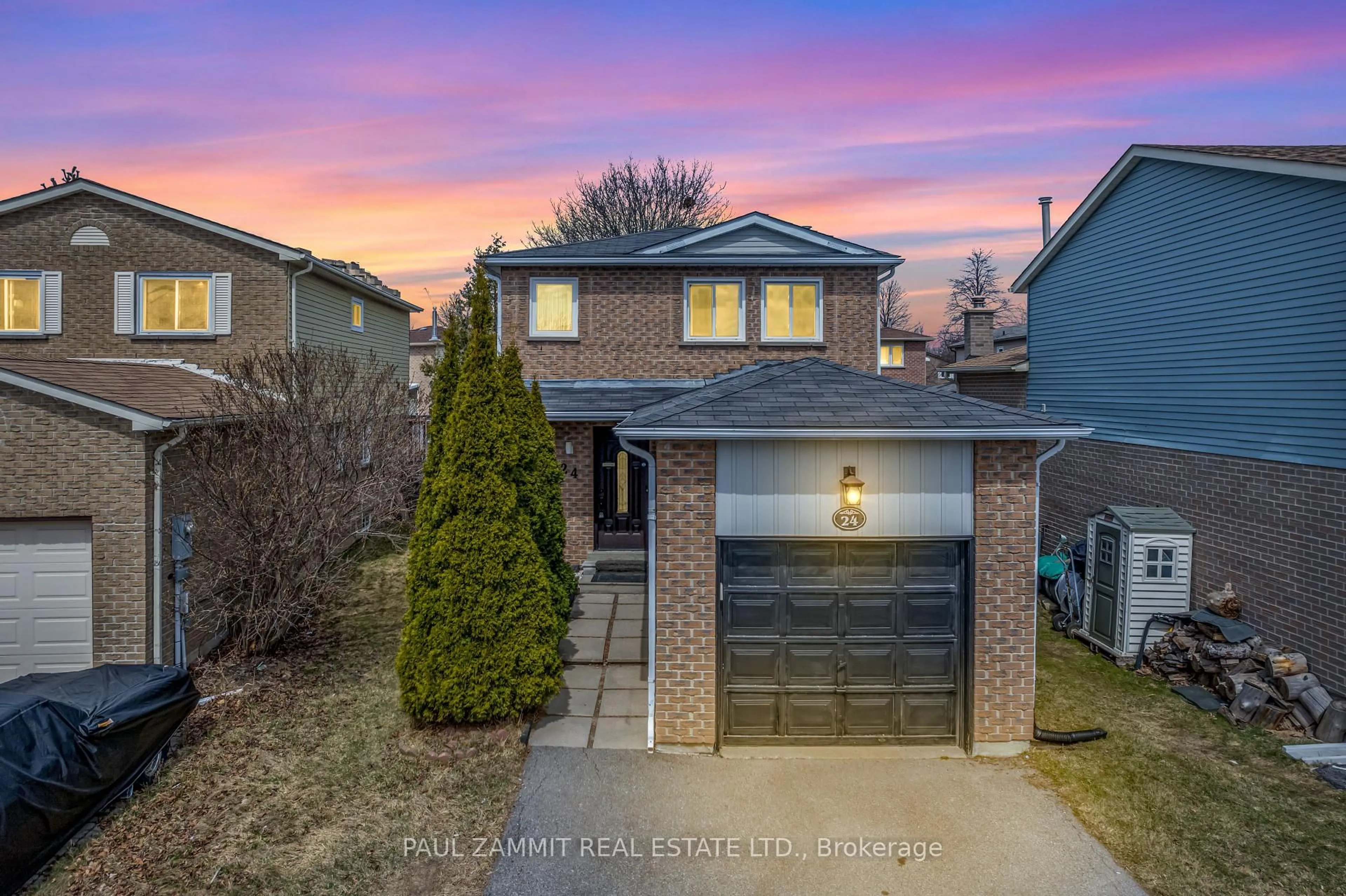 A pic from outside/outdoor area/front of a property/back of a property/a pic from drone, street for 24 Constellation Cres, Richmond Hill Ontario L4C 8J6