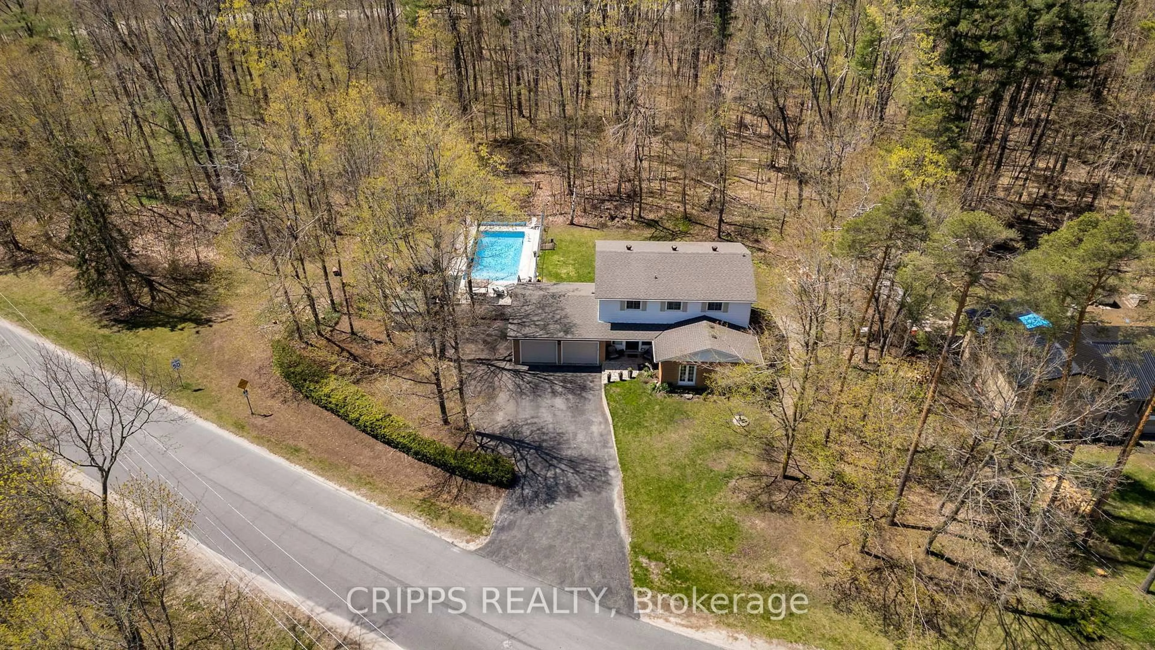 A pic from outside/outdoor area/front of a property/back of a property/a pic from drone, water/lake/river/ocean view for 3738 Fairway Rd, Innisfil Ontario L9S 2L4