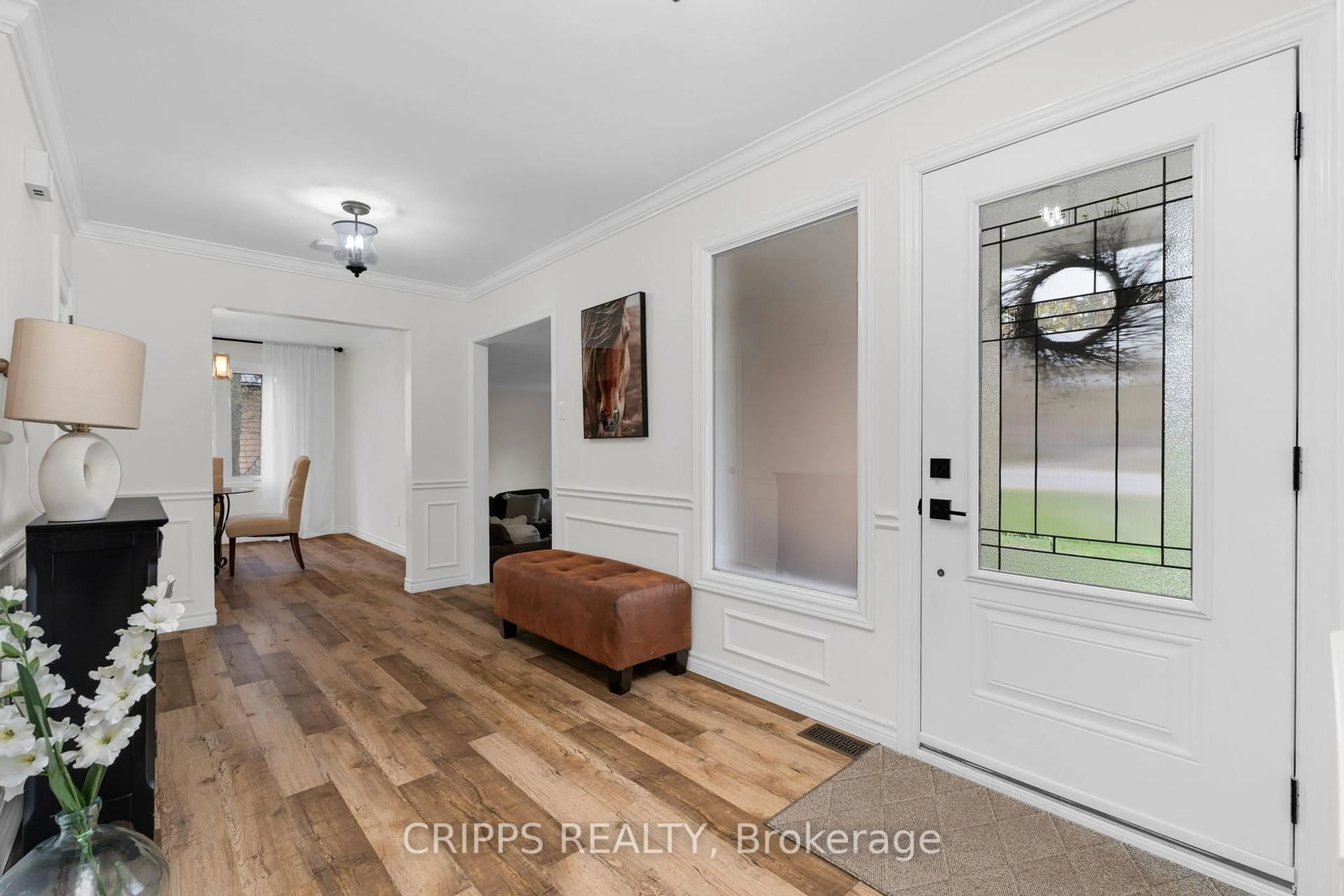 Indoor entryway for 3738 Fairway Rd, Innisfil Ontario L9S 2L4