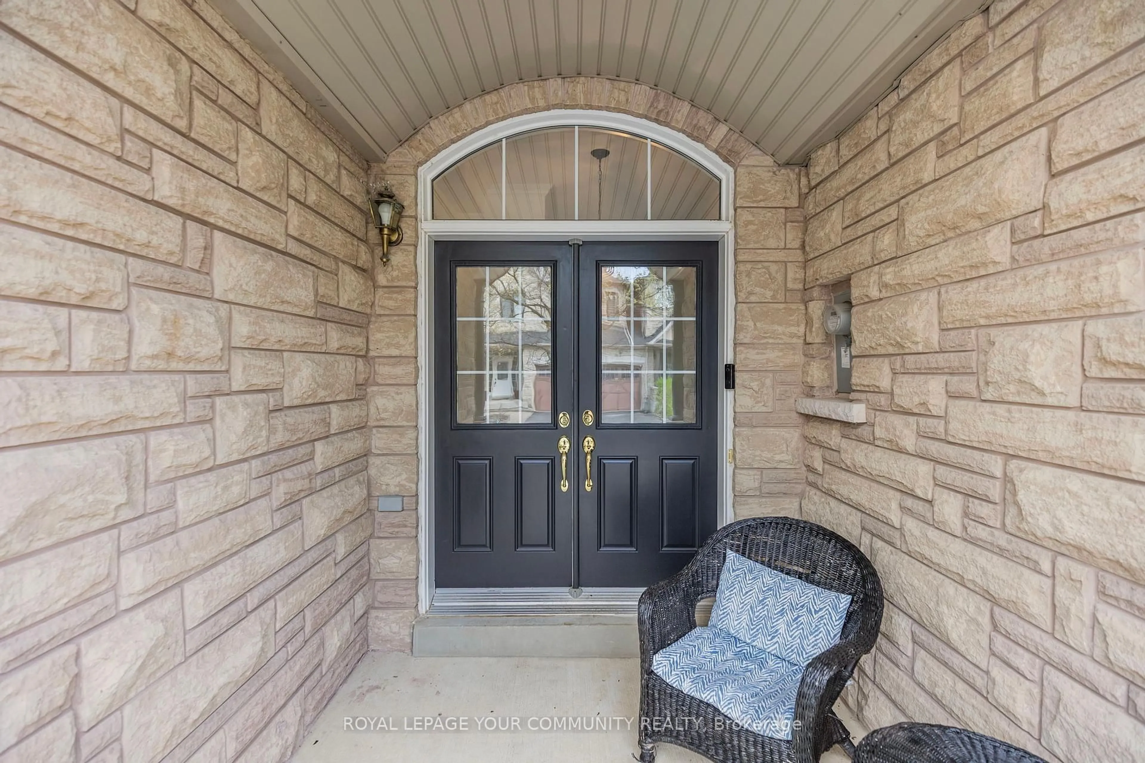 Indoor entryway for 280 Paradelle Dr #25, Richmond Hill Ontario L4E 0C9