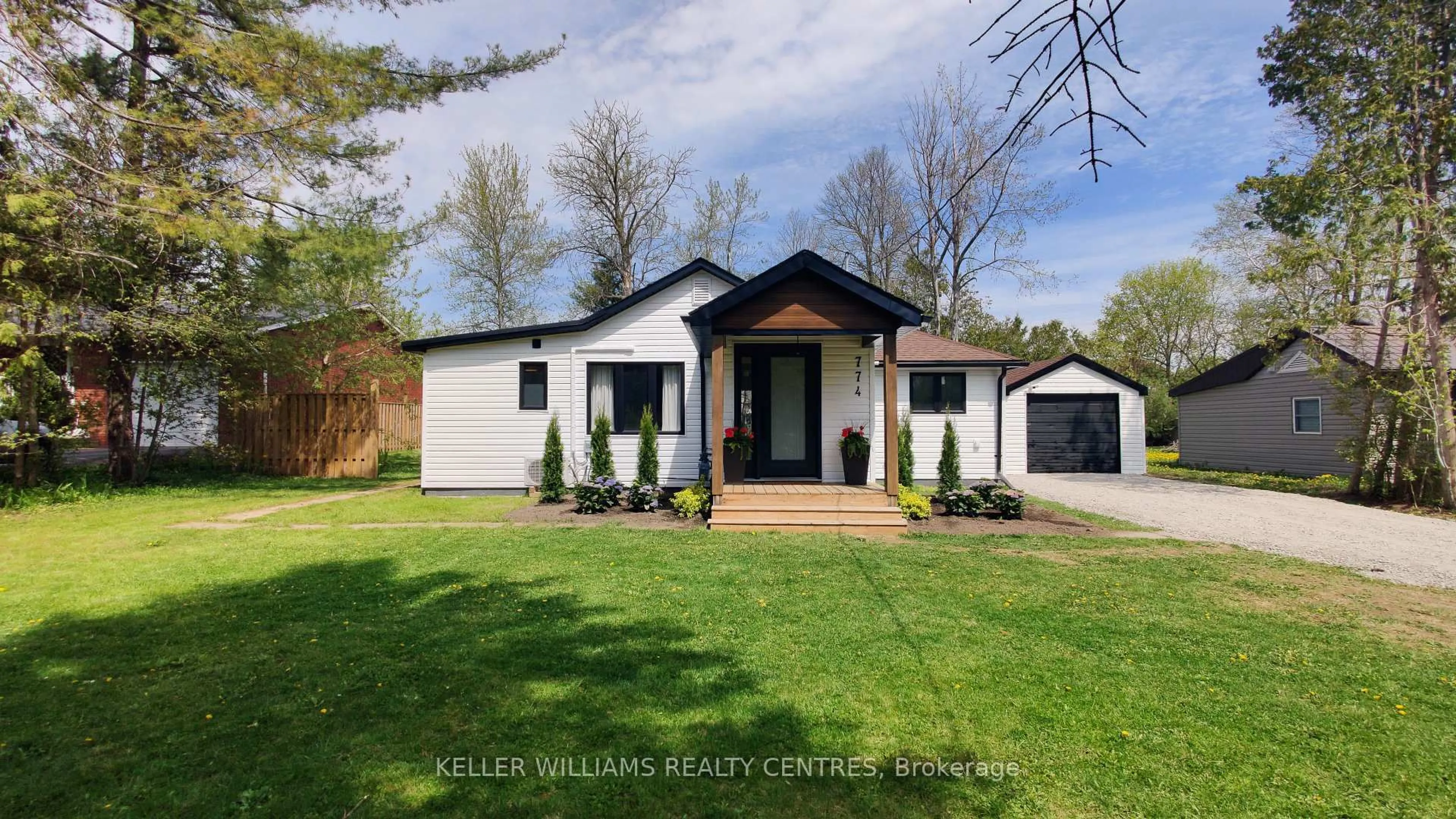 Home with vinyl exterior material, unknown for 774 Trinity St, Innisfil Ontario L9S 2G8
