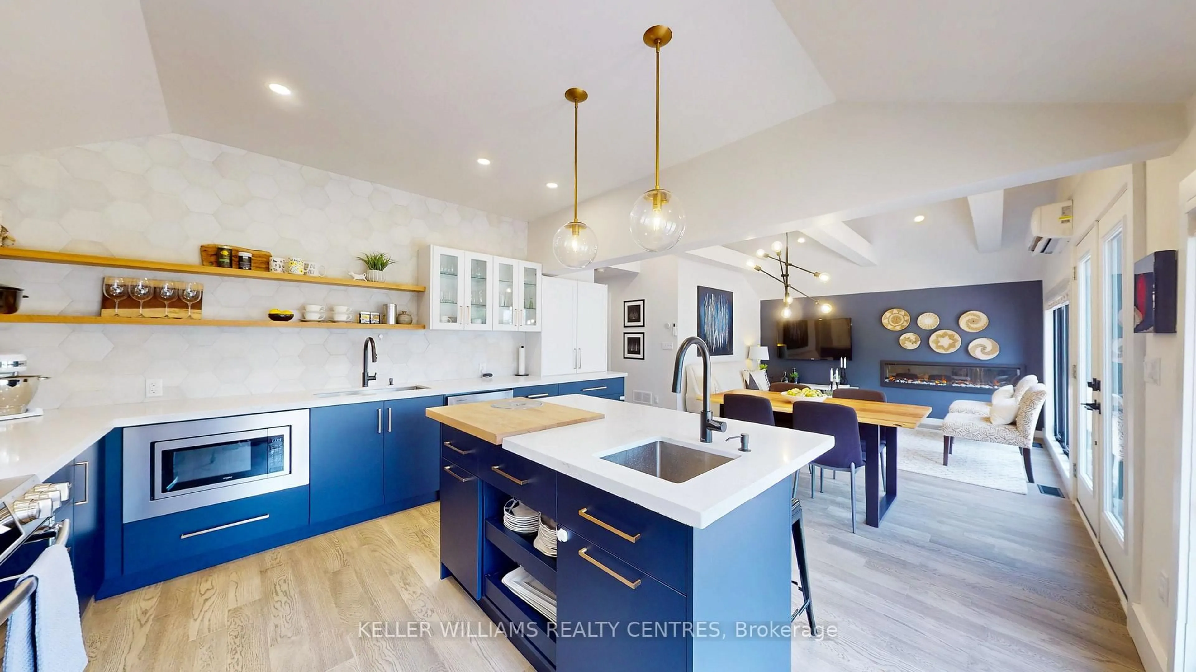 Open concept kitchen, ceramic/tile floor for 774 Trinity St, Innisfil Ontario L9S 2G8
