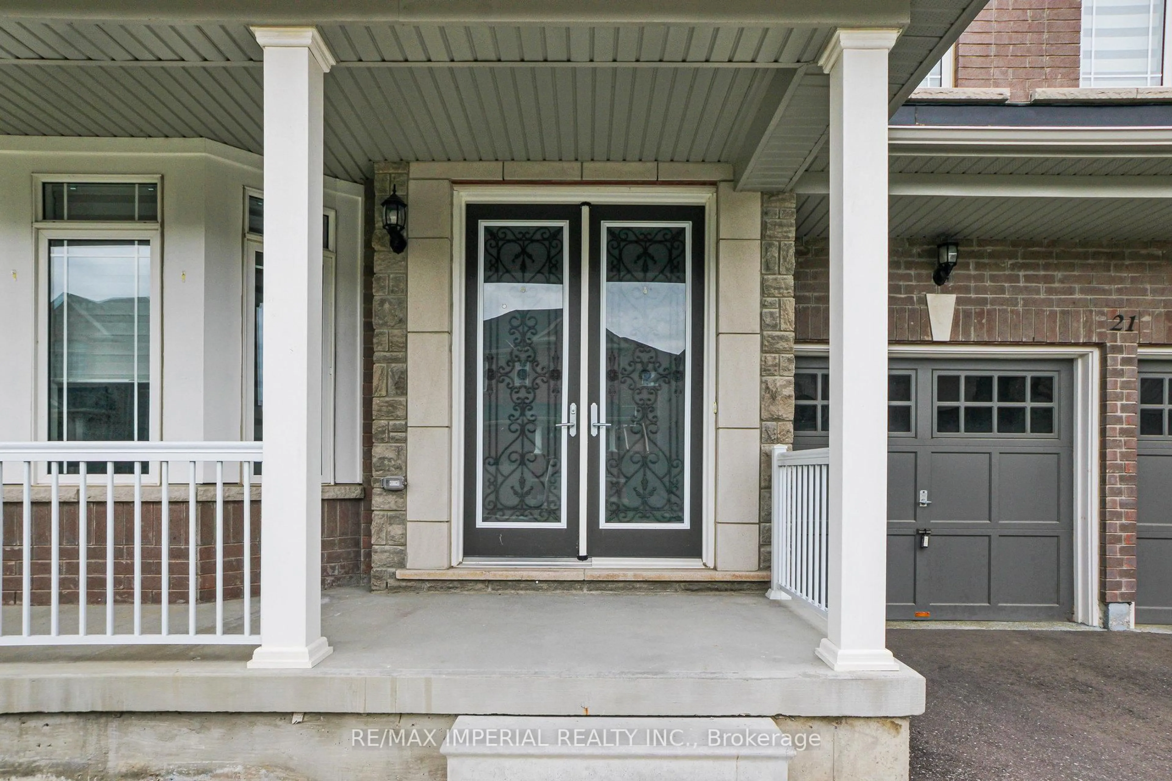 Indoor entryway for 21 Terrell Ave, Georgina Ontario L4P 0C8