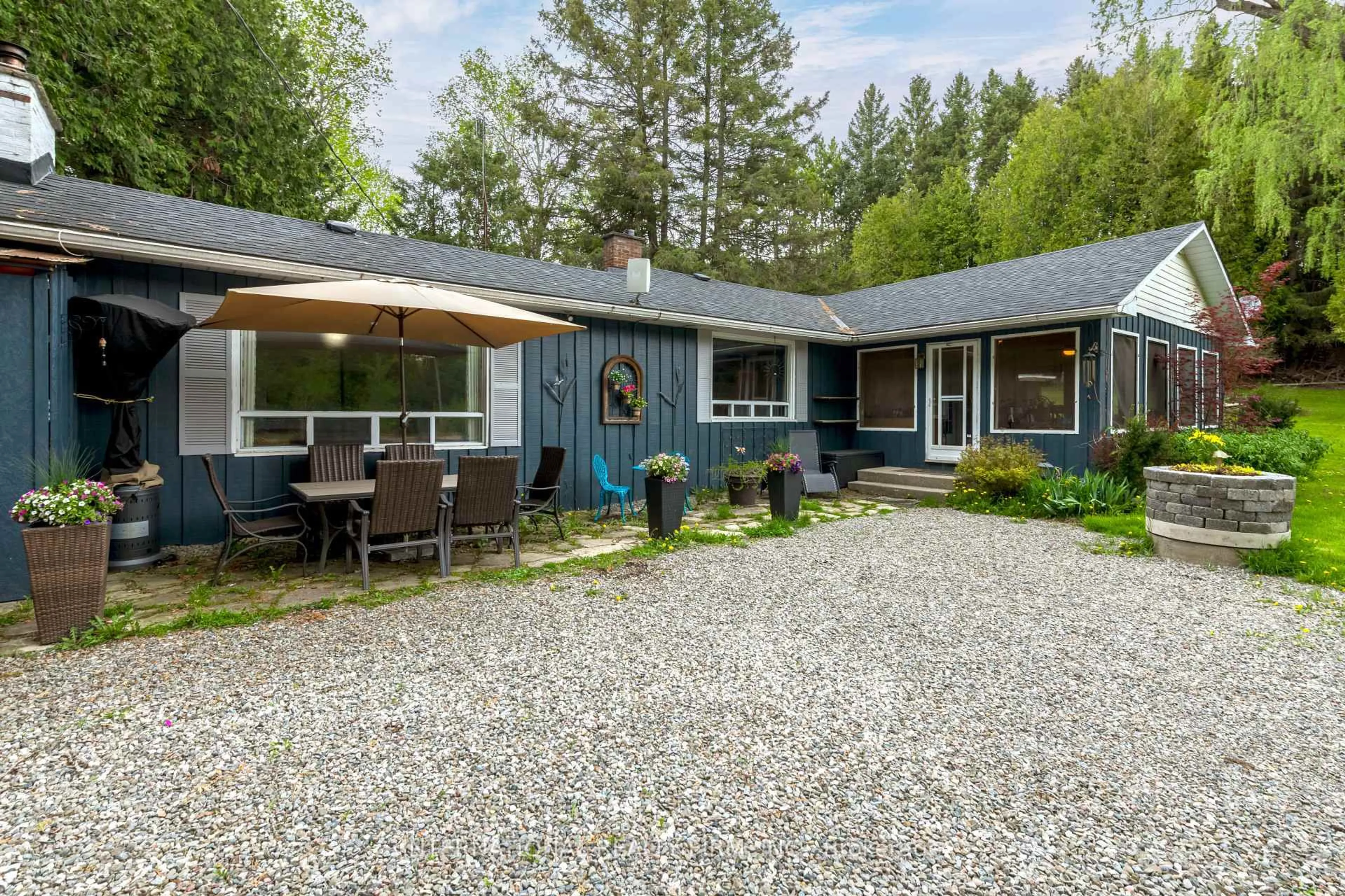 Patio, street for 3588 Concession Road 3 Rd, Adjala-Tosorontio Ontario L9R 1V1