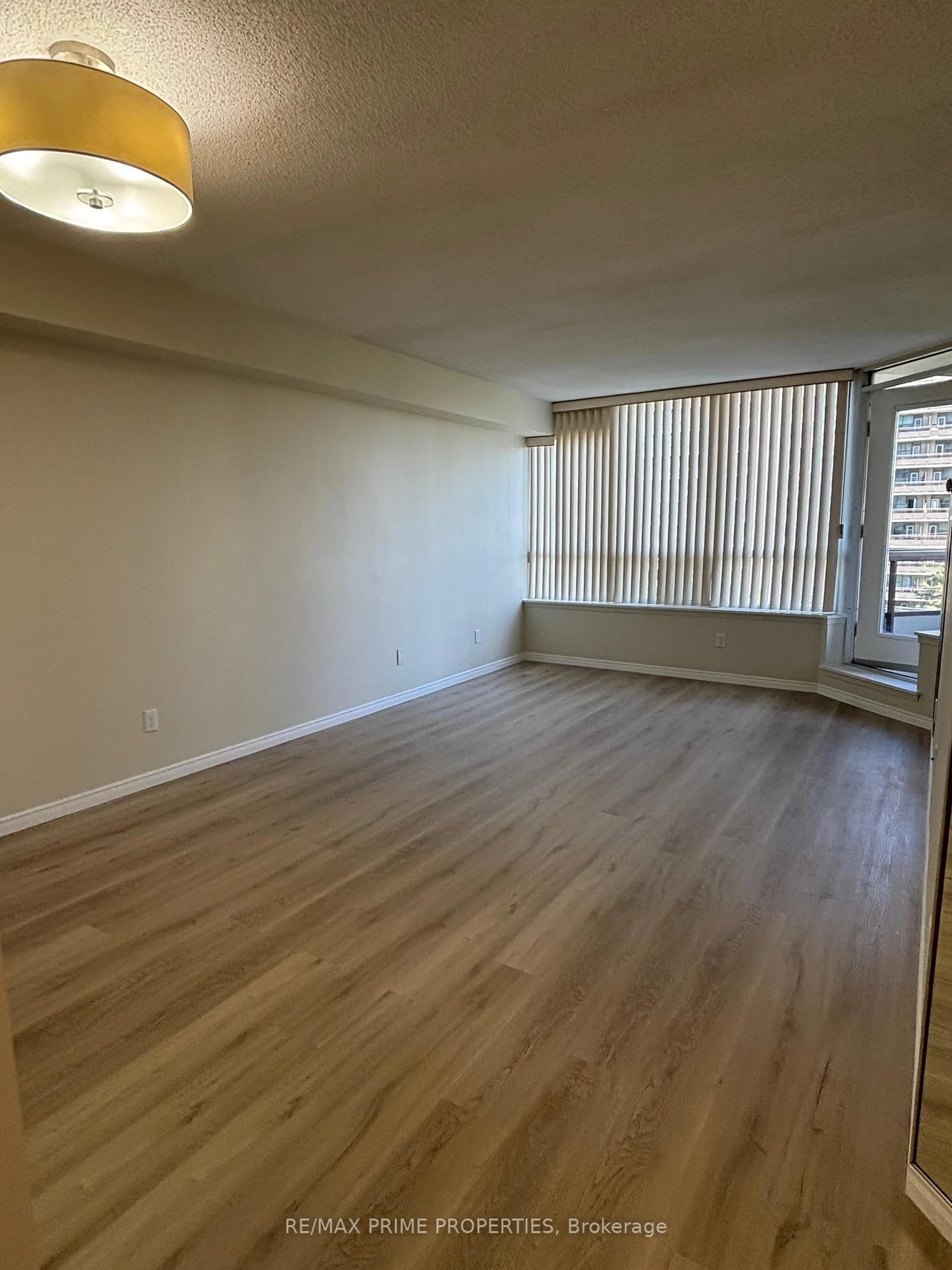 A pic of a room for 91 Townsgate Dr #608, Vaughan Ontario L4J 8E8