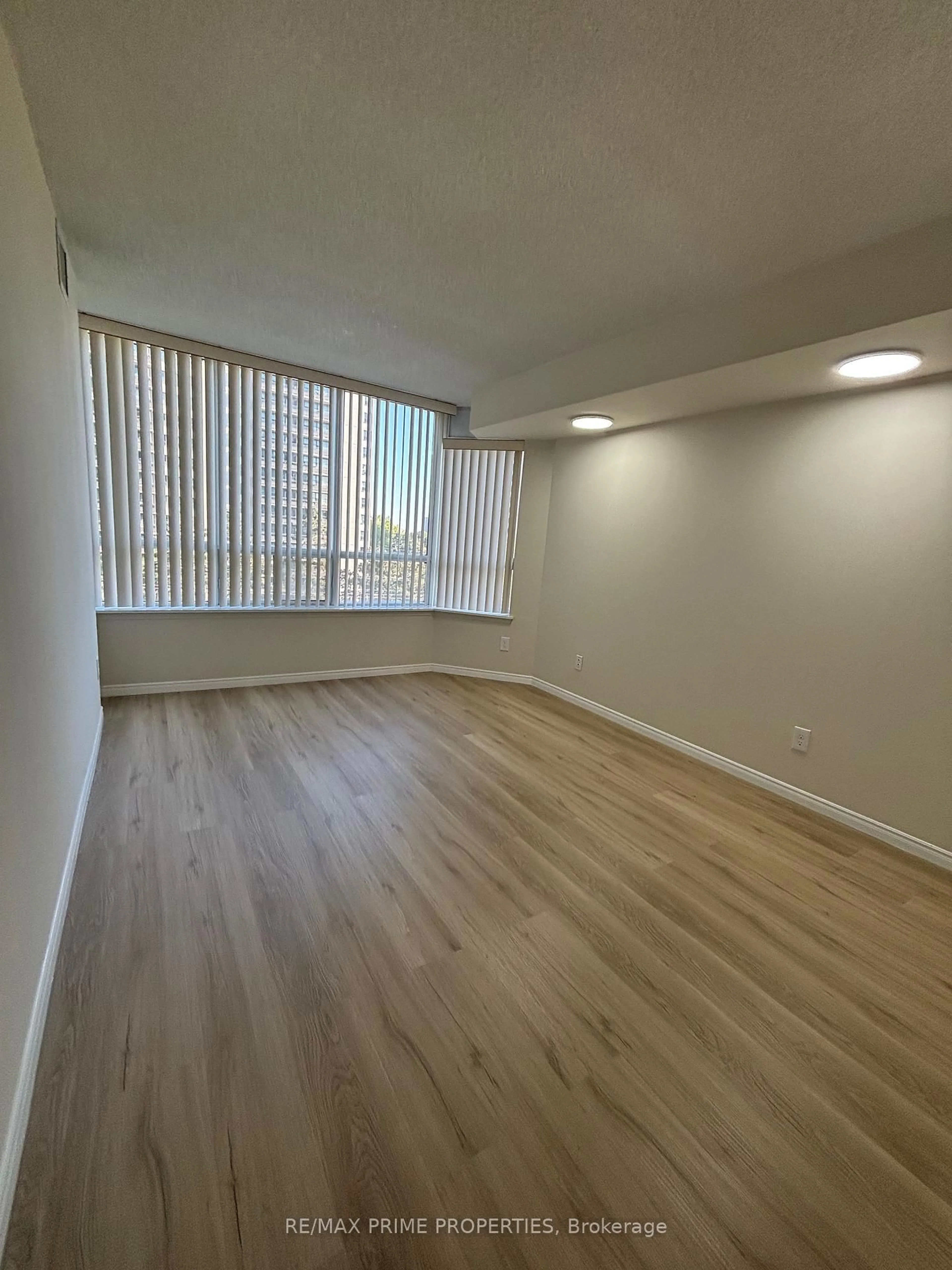 A pic of a room for 91 Townsgate Dr #608, Vaughan Ontario L4J 8E8