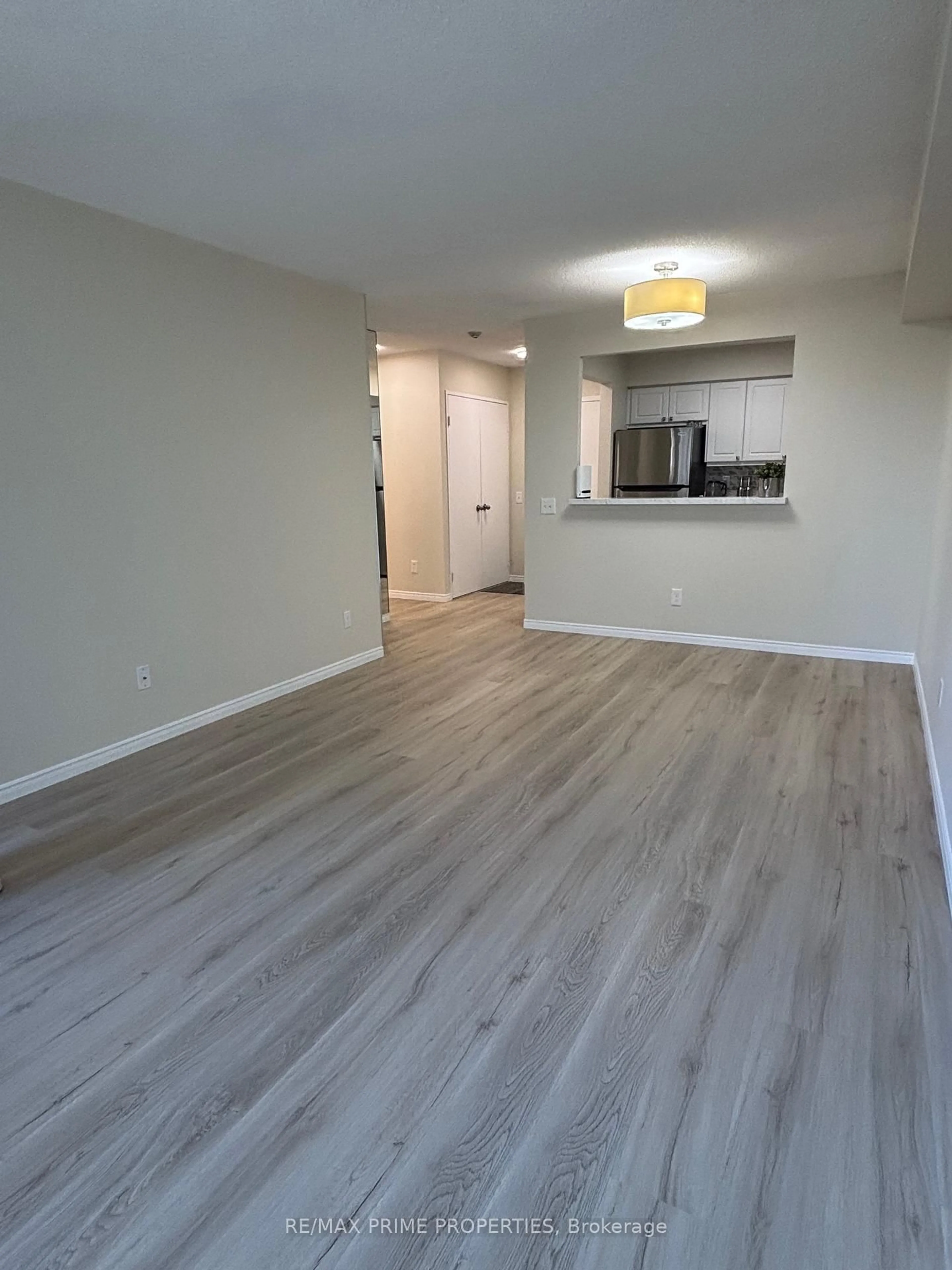 A pic of a room for 91 Townsgate Dr #608, Vaughan Ontario L4J 8E8