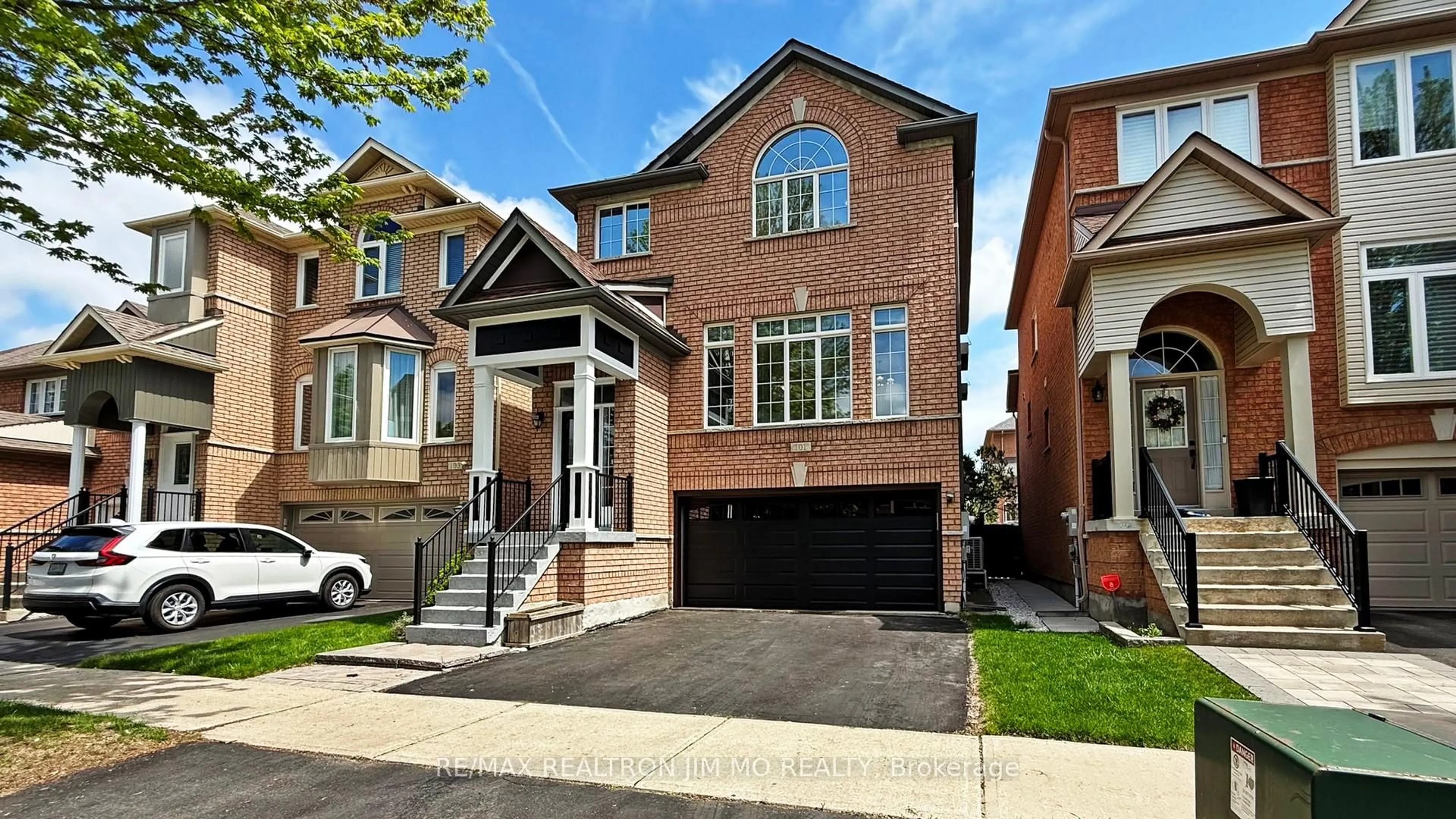 Home with brick exterior material, street for 101 Orchard Hill Blvd, Markham Ontario L6C 2M4