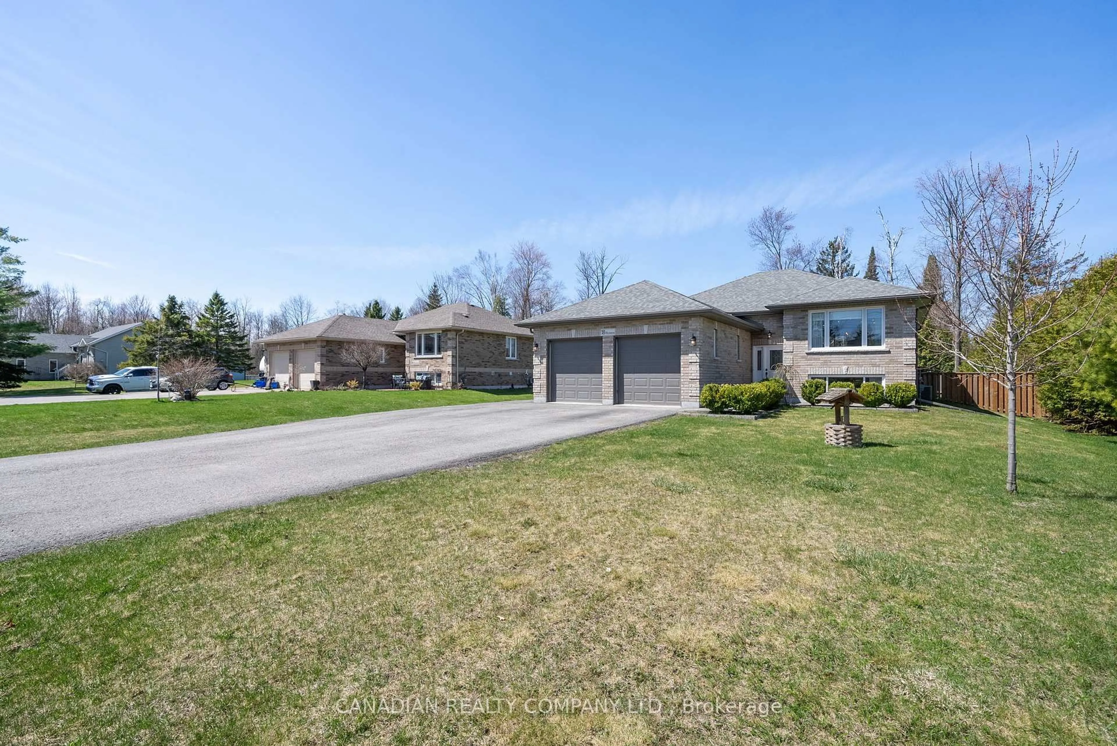 A pic from outside/outdoor area/front of a property/back of a property/a pic from drone, street for 18 Heathbank Ave, Georgina Ontario L0E 1N0