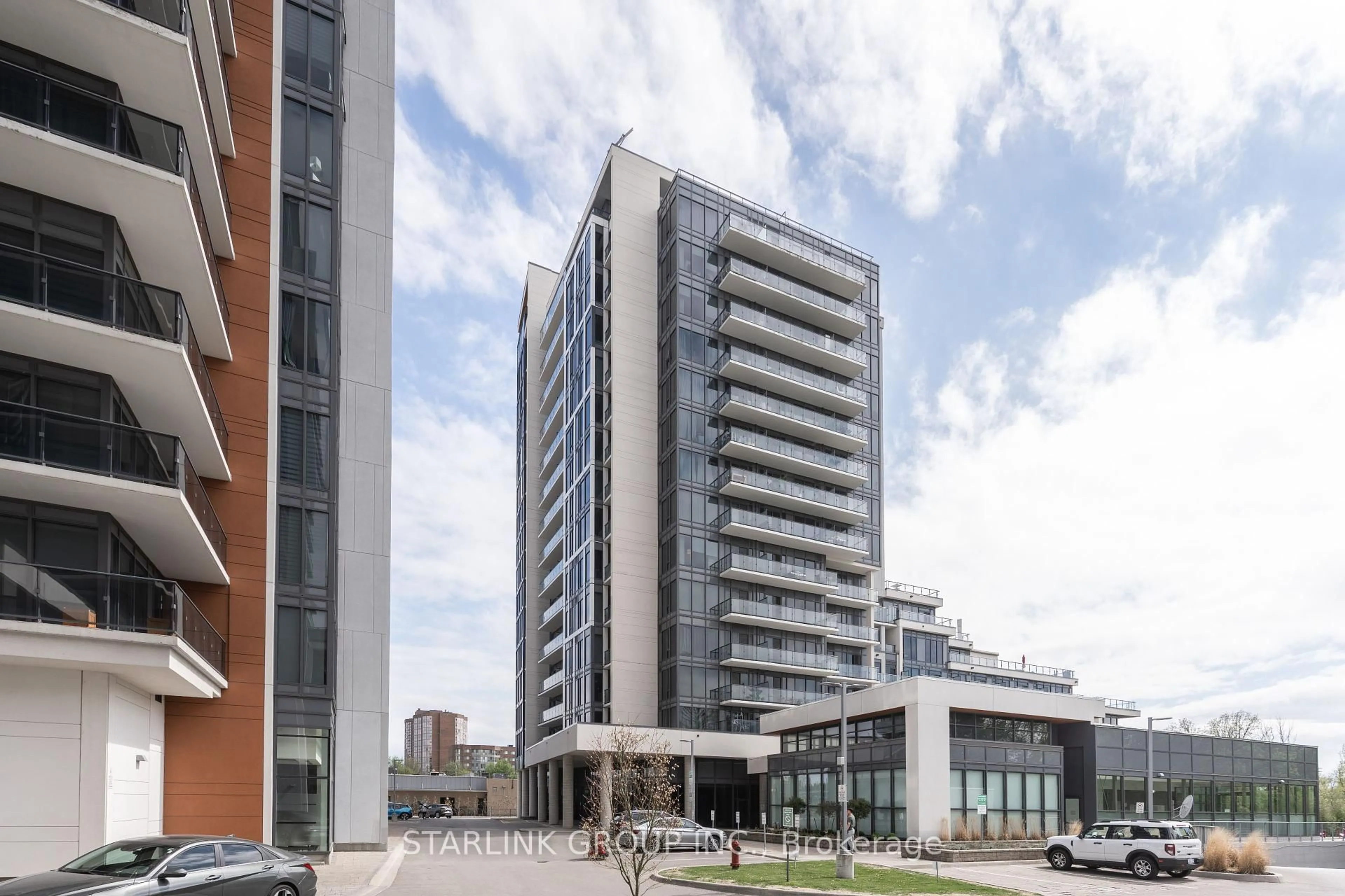 Indoor foyer for 9618 Yonge St #1106, Richmond Hill Ontario L4C 0X5