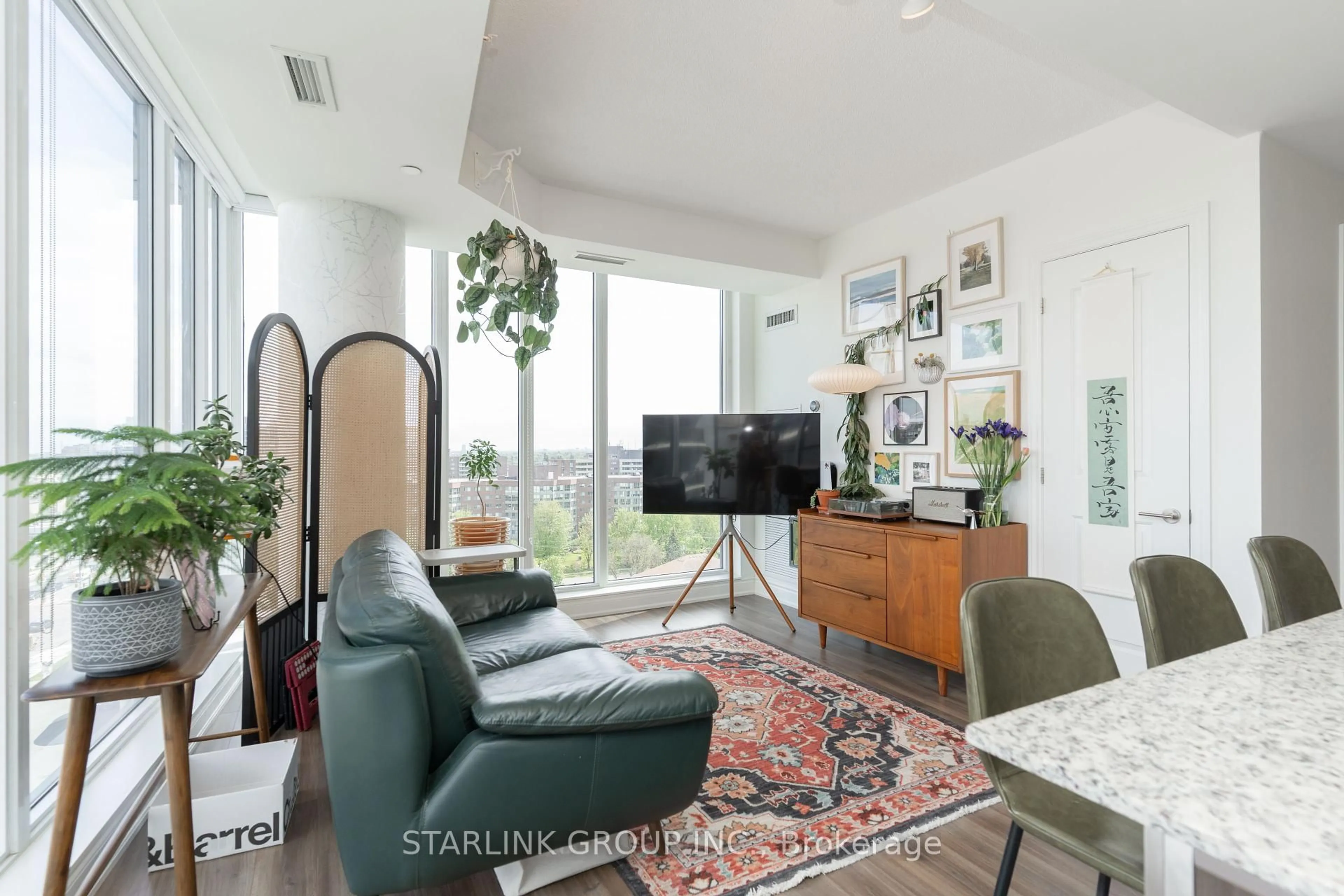 Living room with furniture, unknown for 9618 Yonge St #1106, Richmond Hill Ontario L4C 0X5